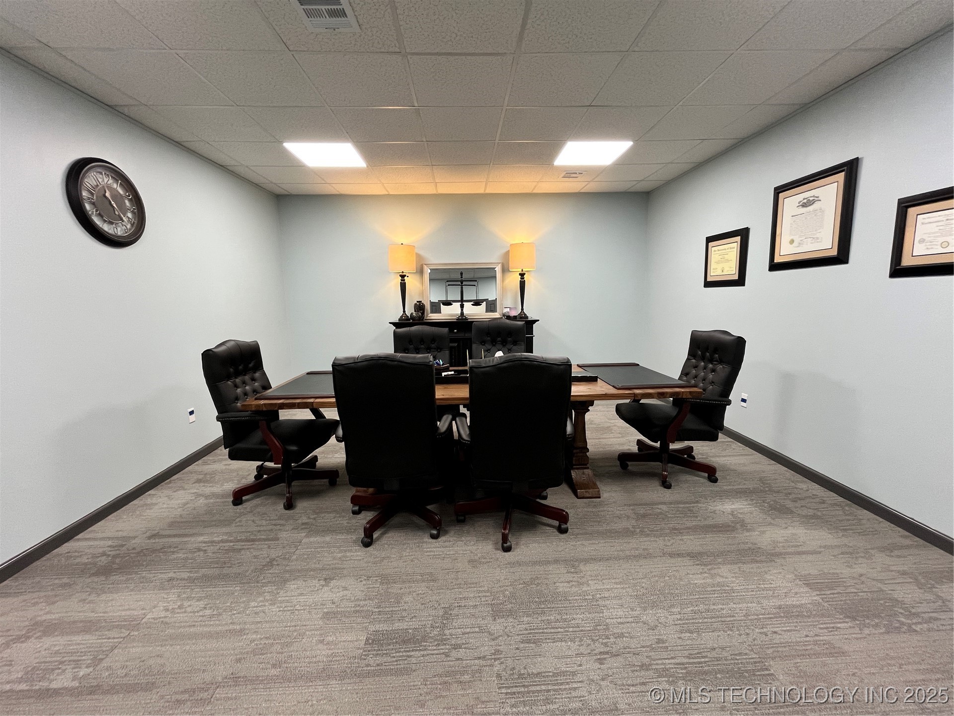 320 W Broadway Property Photo 6