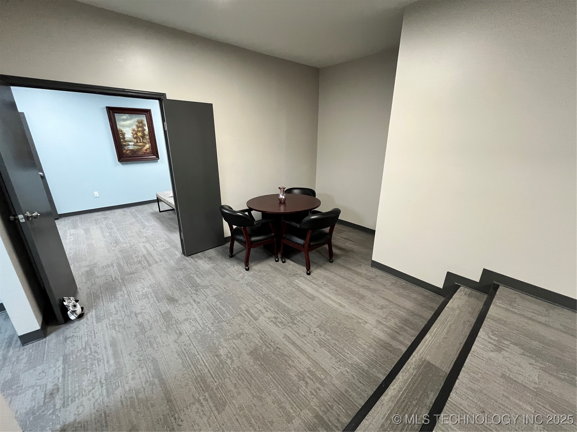 320 W Broadway Property Photo 11