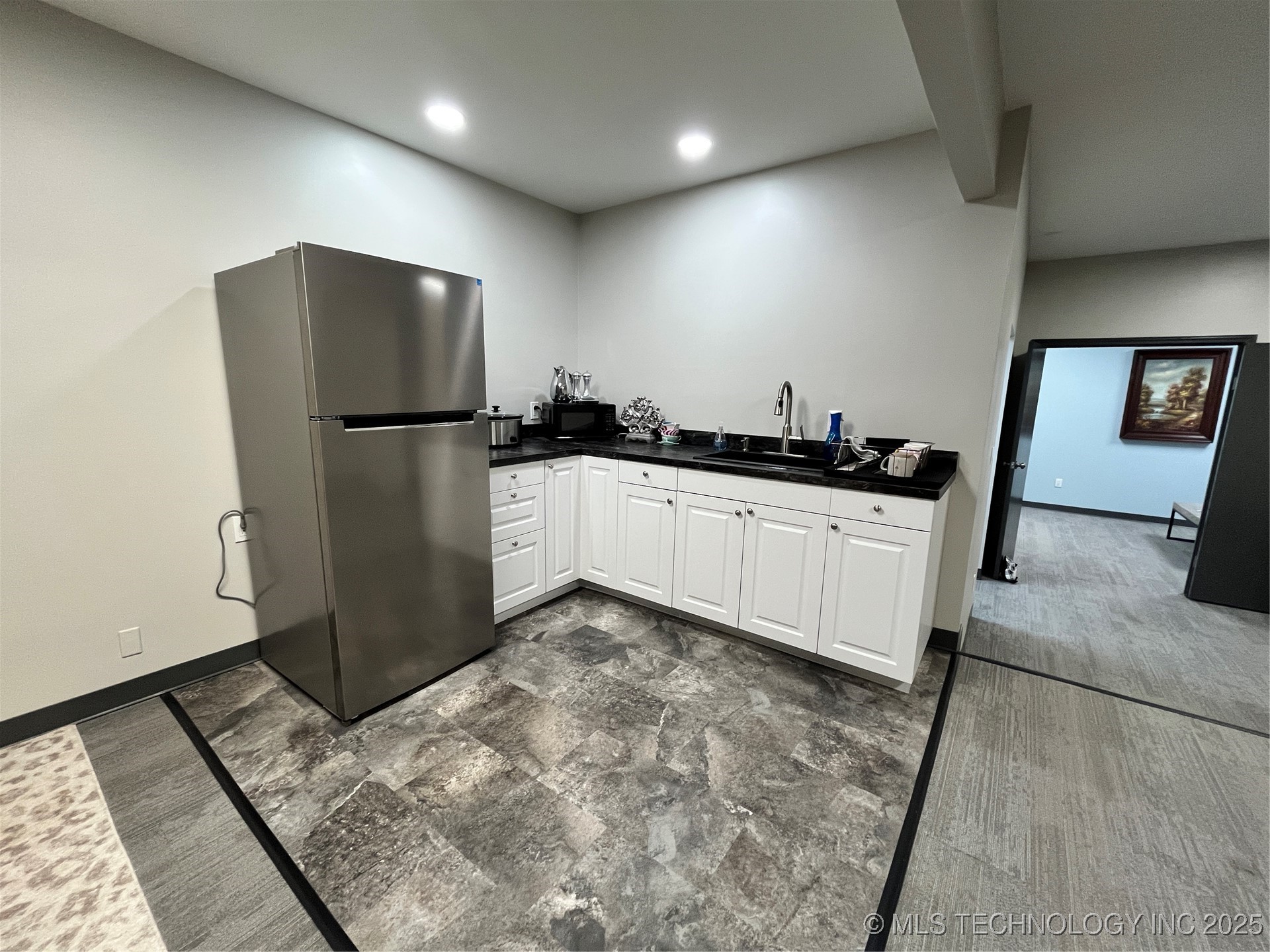 320 W Broadway Property Photo 14