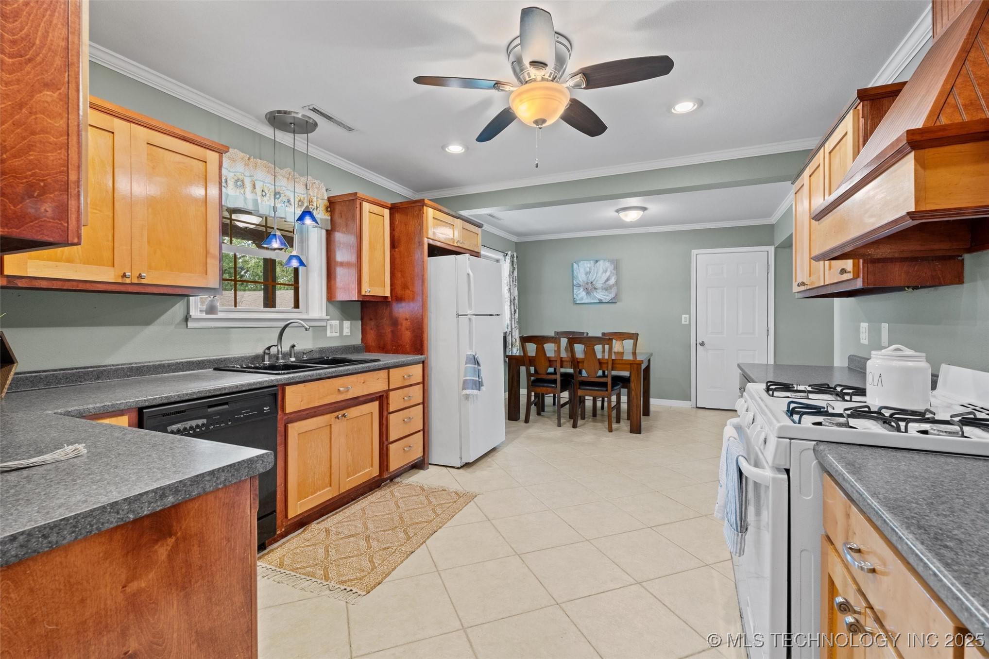 3608 Velma Drive Property Photo 6