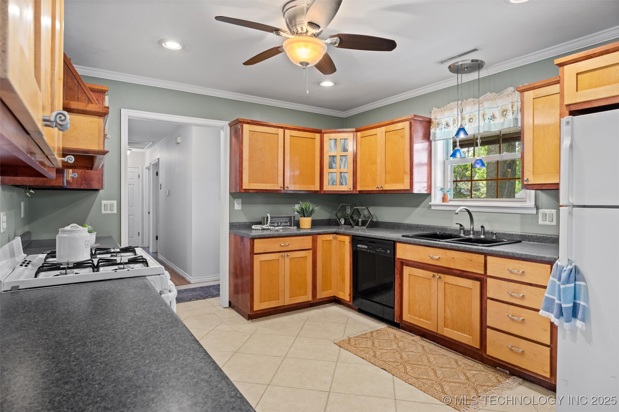 3608 Velma Drive Property Photo 8