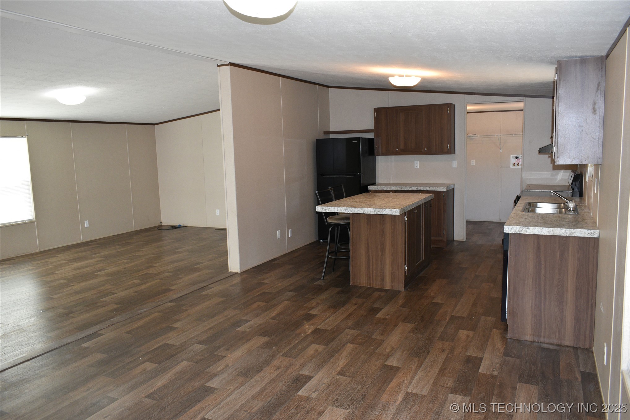 2855 Roy Roberts Property Photo 6