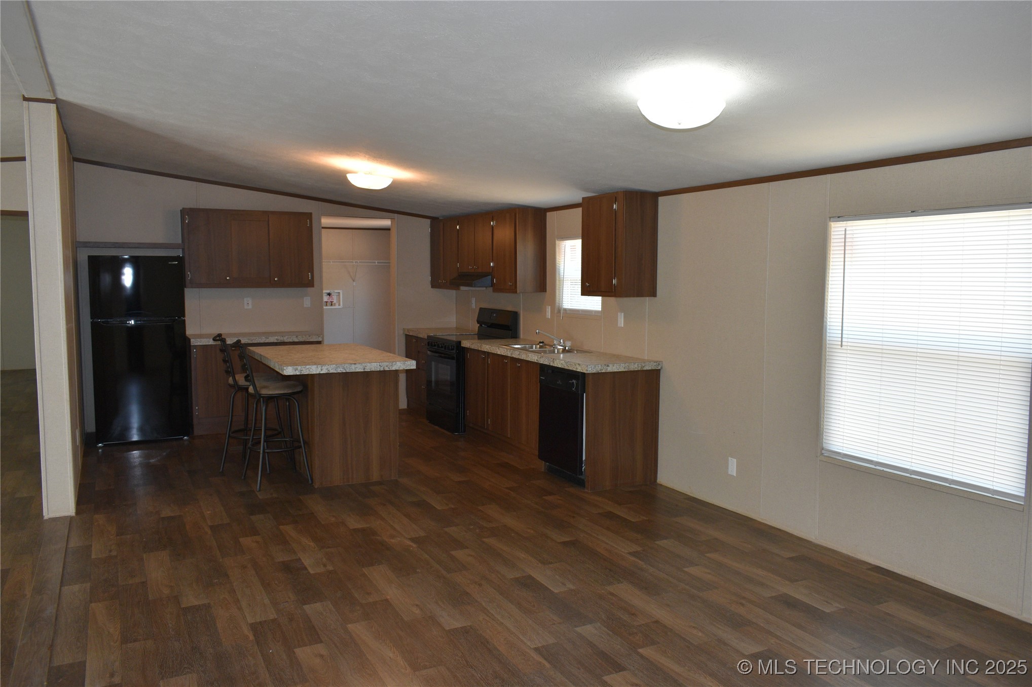 2855 Roy Roberts Property Photo 8