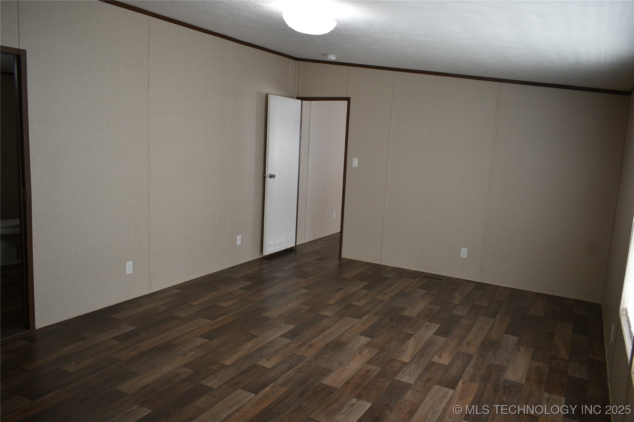 2855 Roy Roberts Property Photo 14