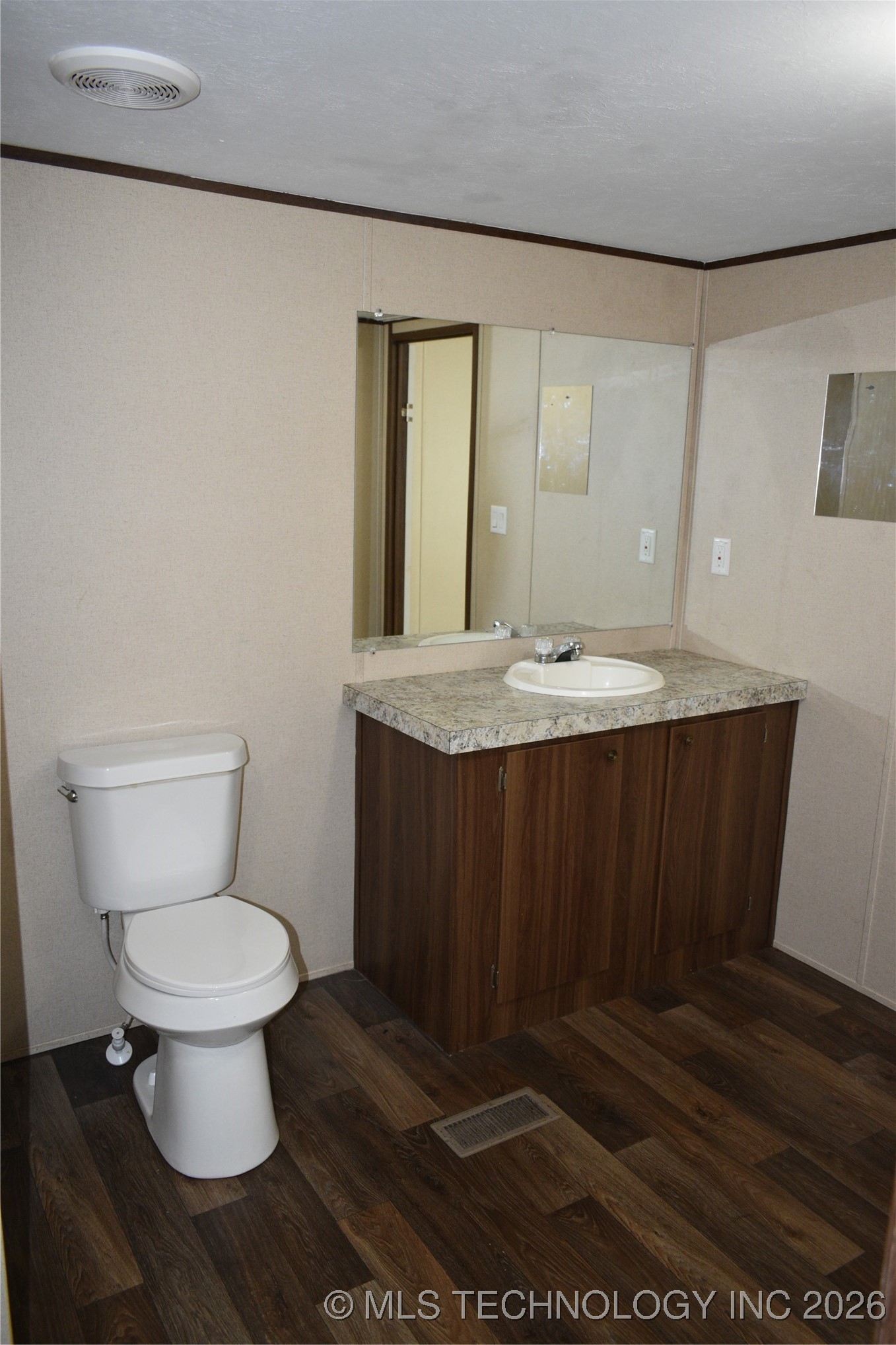 2855 Roy Roberts Property Photo 16