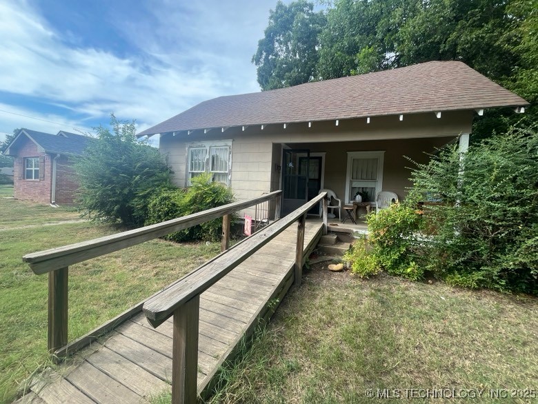 1320 W Liveoak Property Photo 1