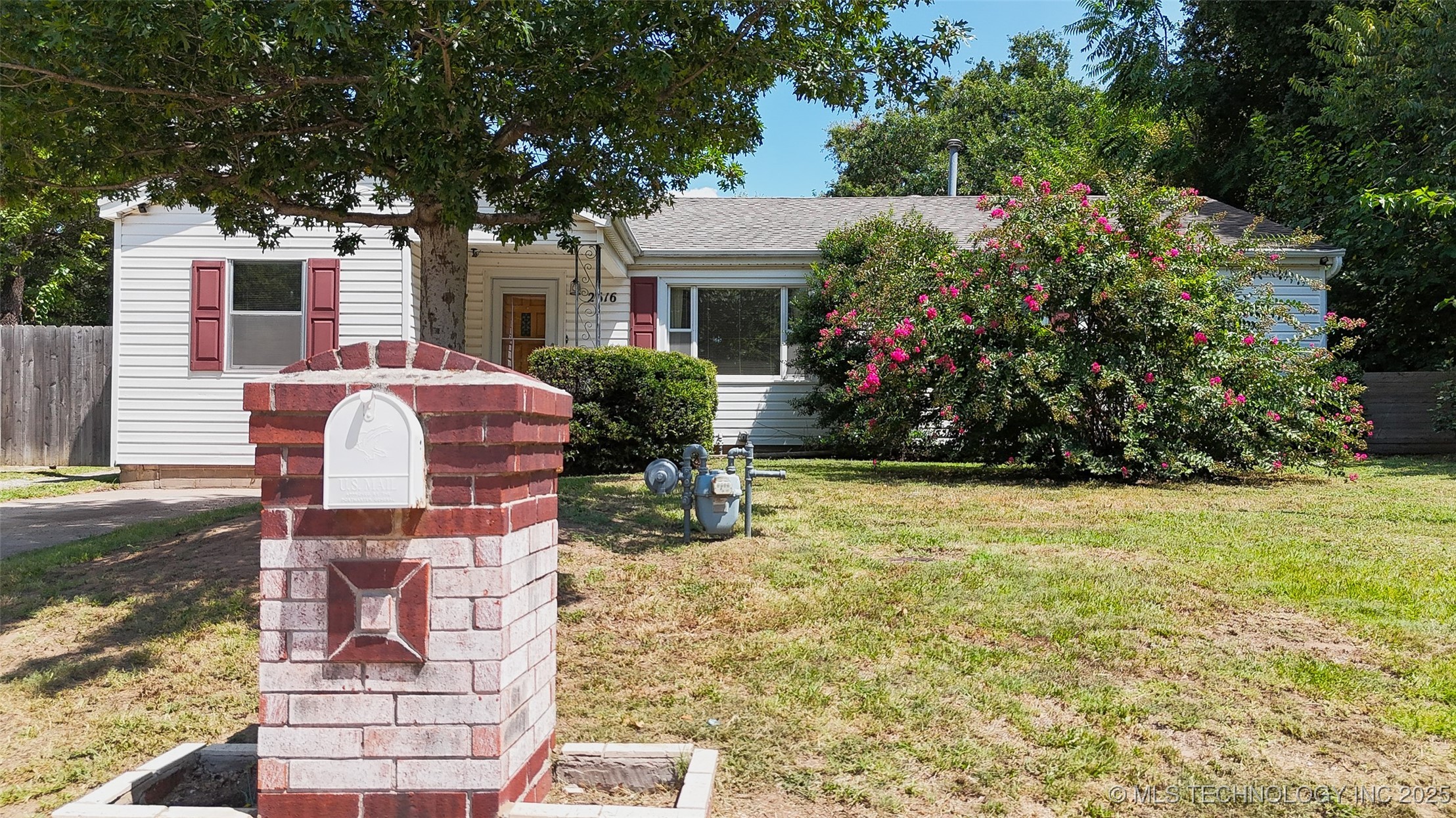 2616 Norman Avenue Property Photo 3