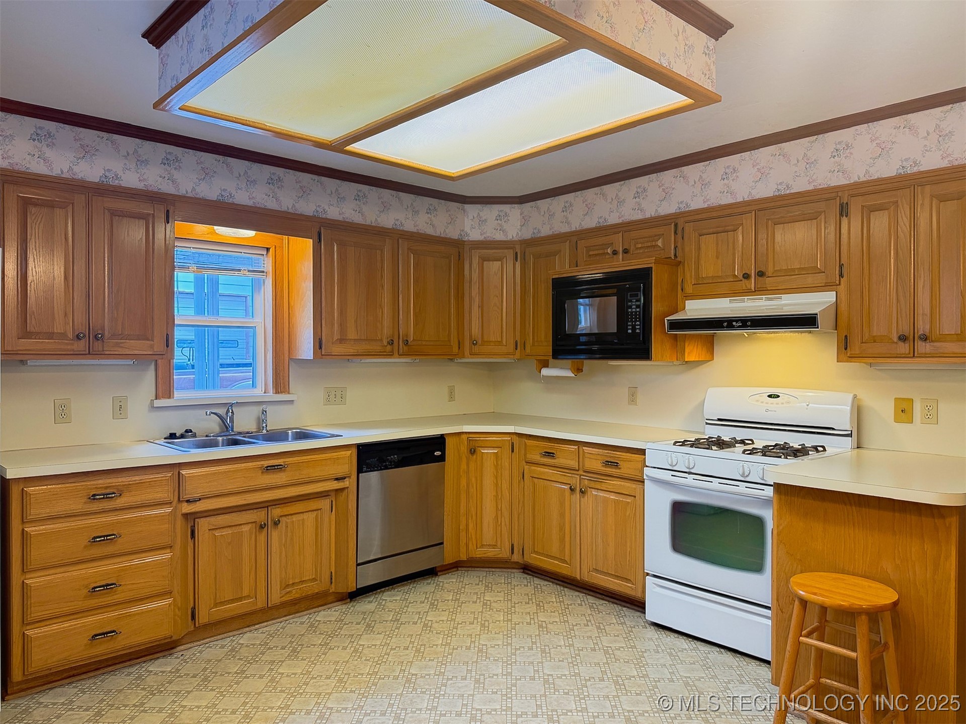 2616 Norman Avenue Property Photo 5