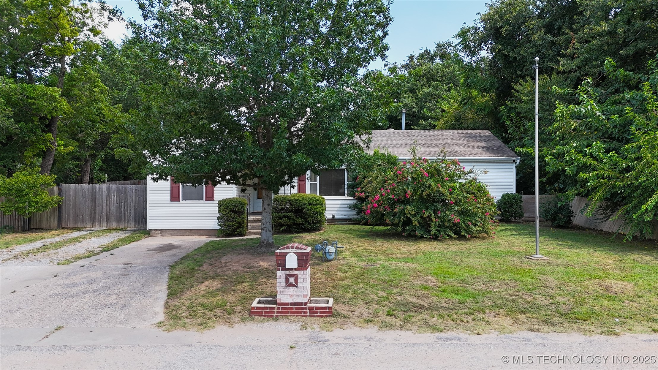 2616 Norman Avenue Property Photo 6