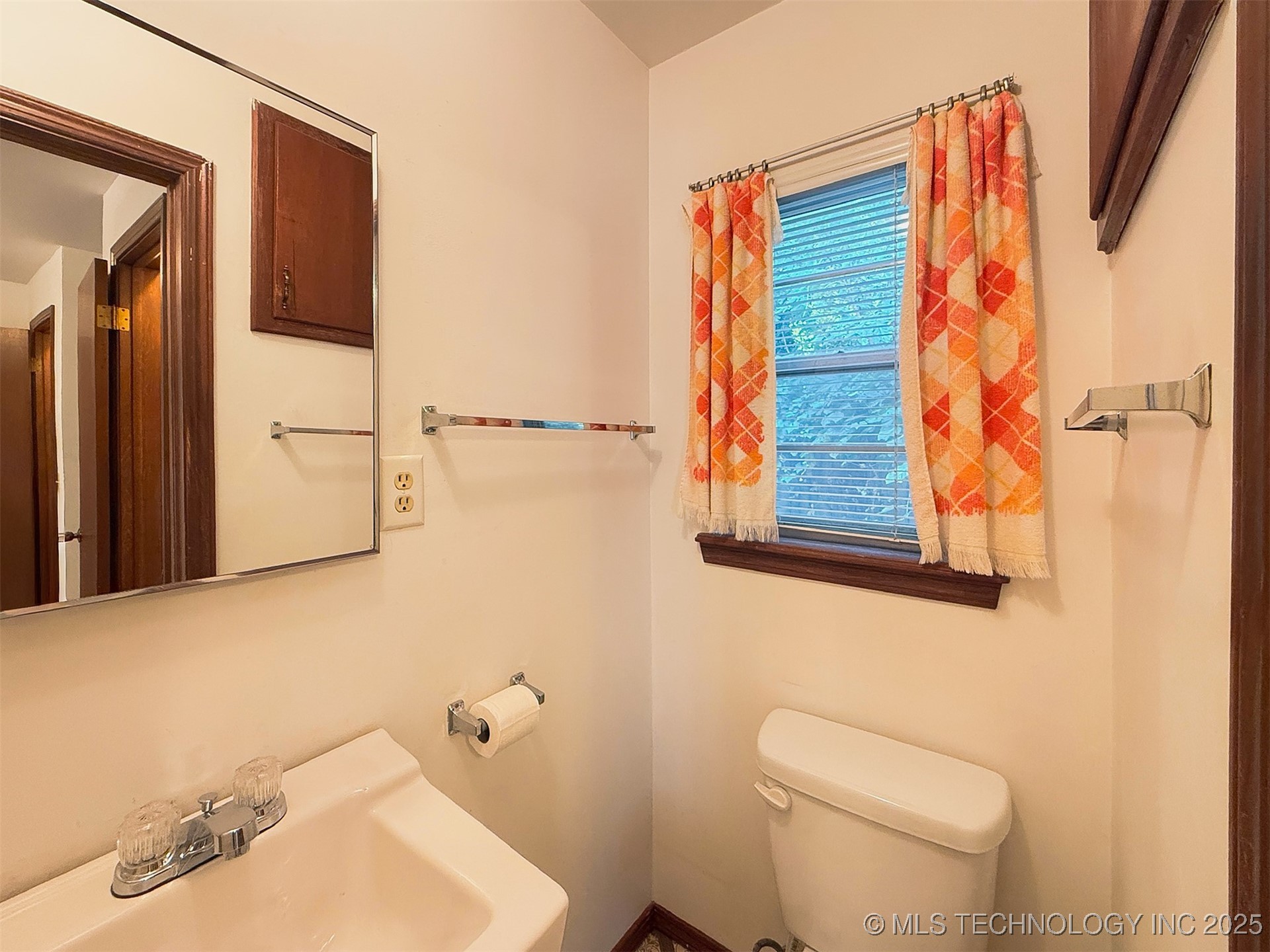 2616 Norman Avenue Property Photo 36