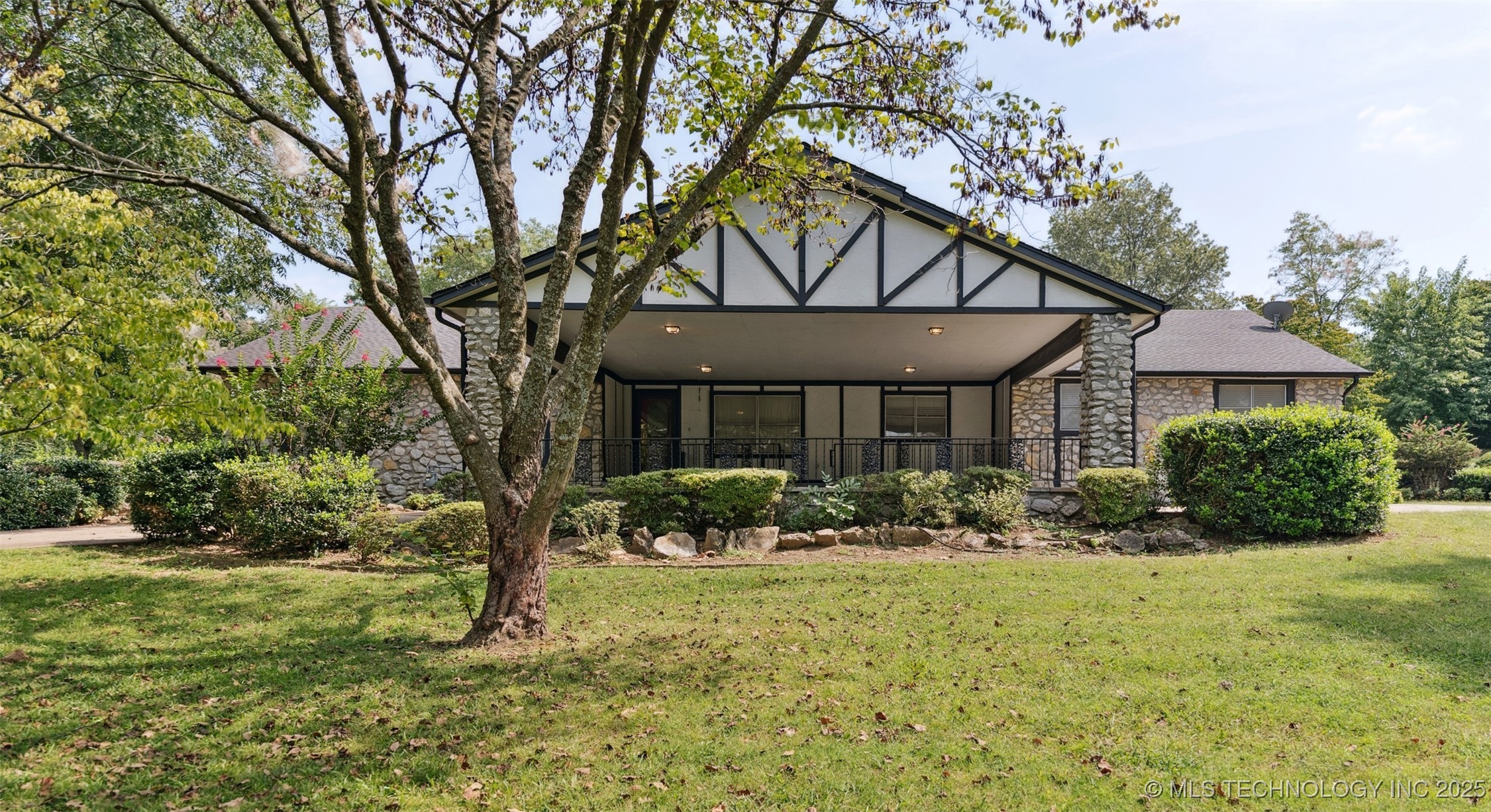 24371 S Lindley Drive Property Photo 1