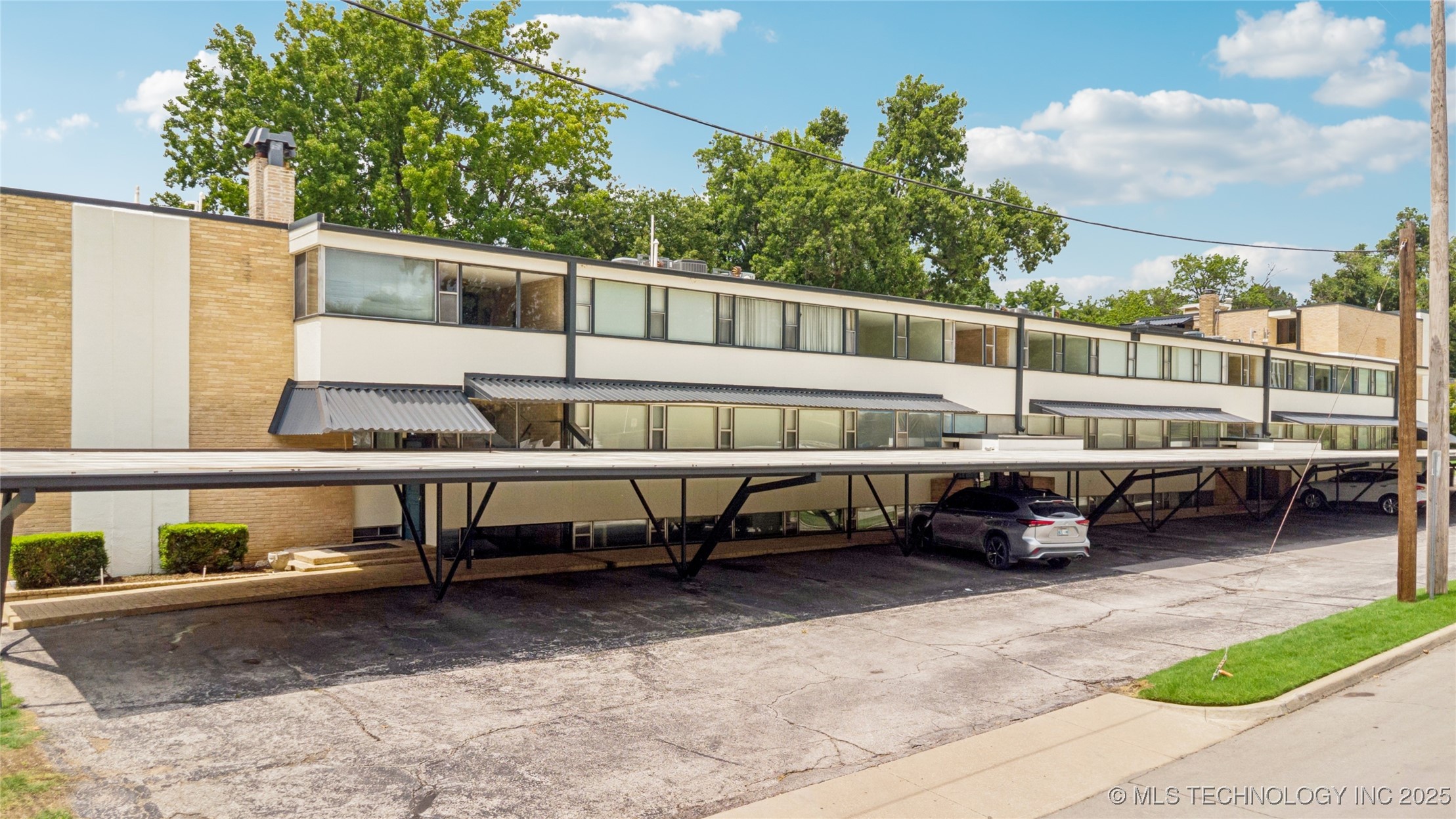 611 W 15th Street A-1 Property Photo 1