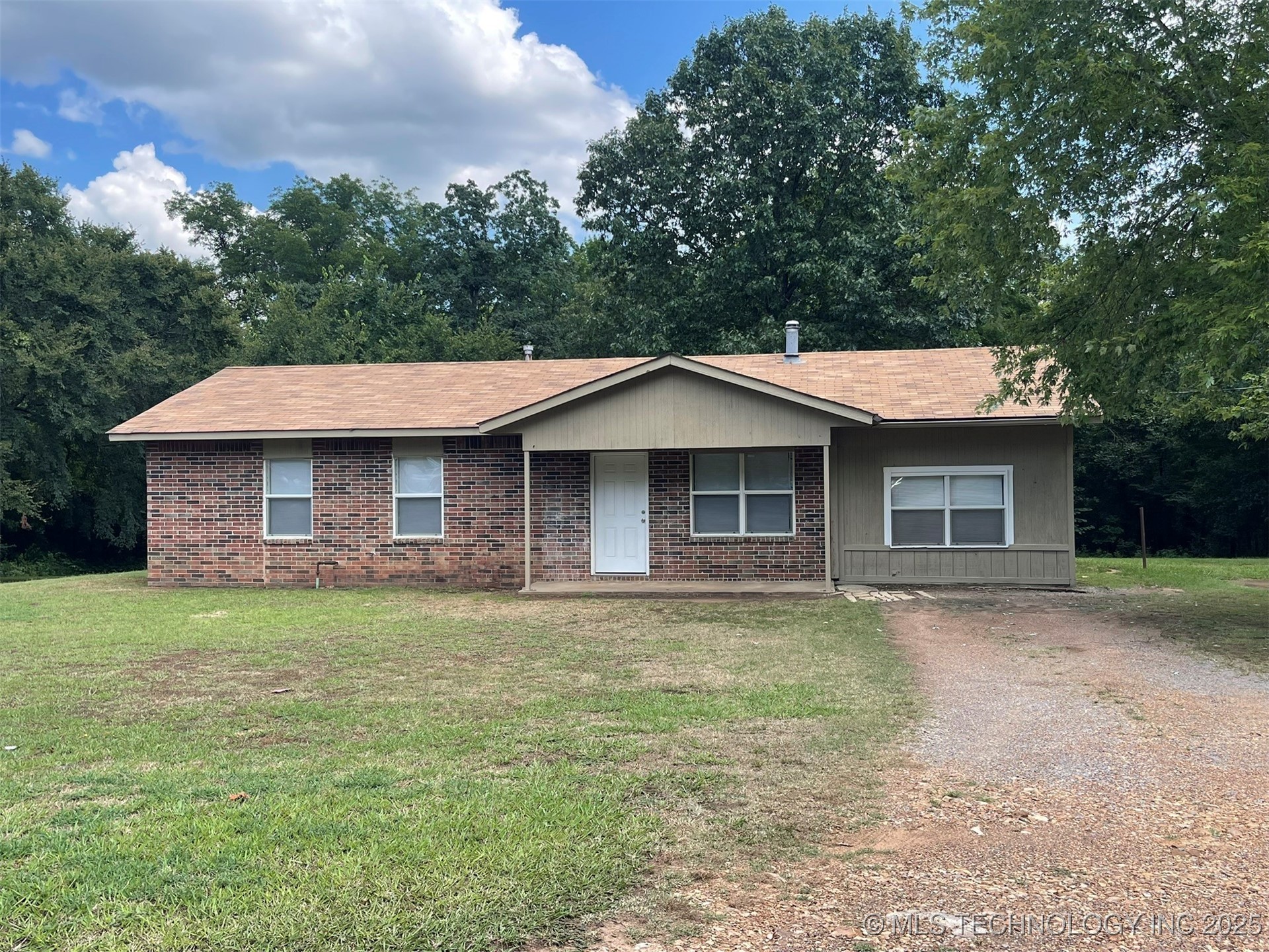 13068 N 418 Road Property Photo 2