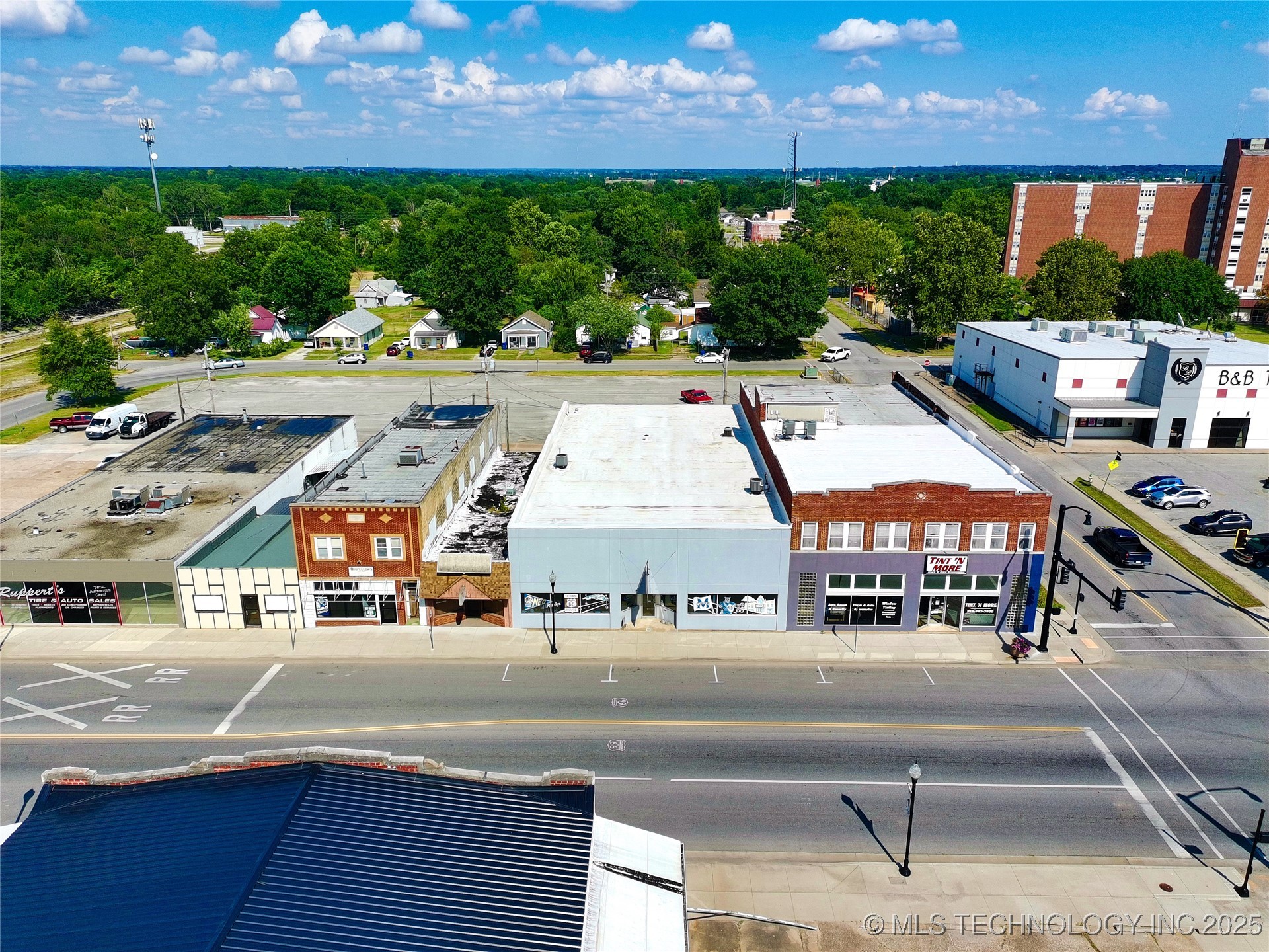 306 N Main Property Photo 2