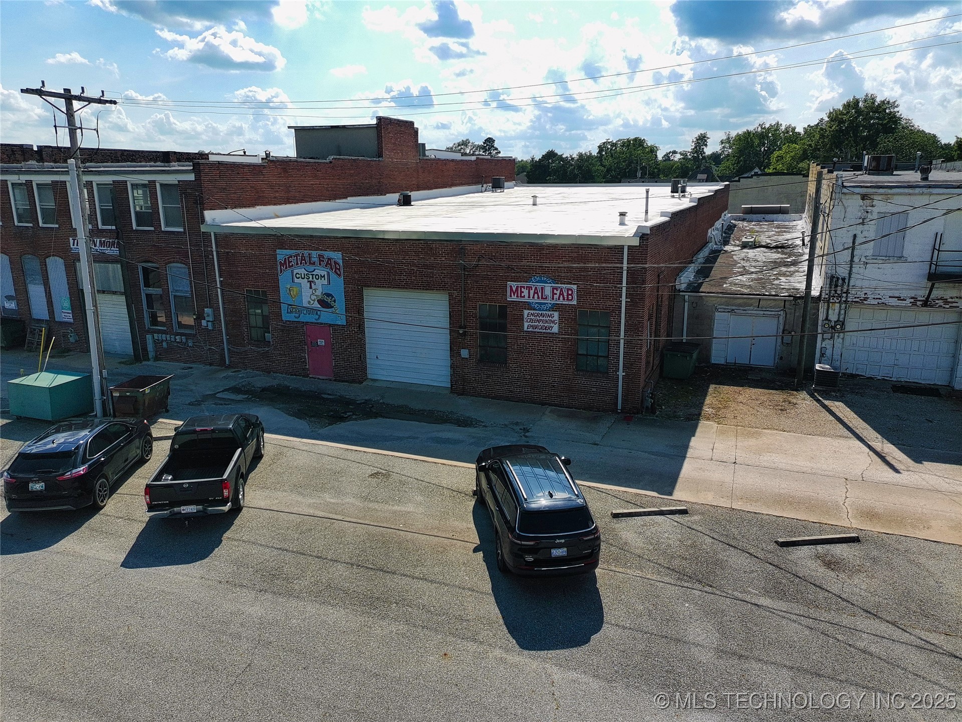 306 N Main Property Photo 3