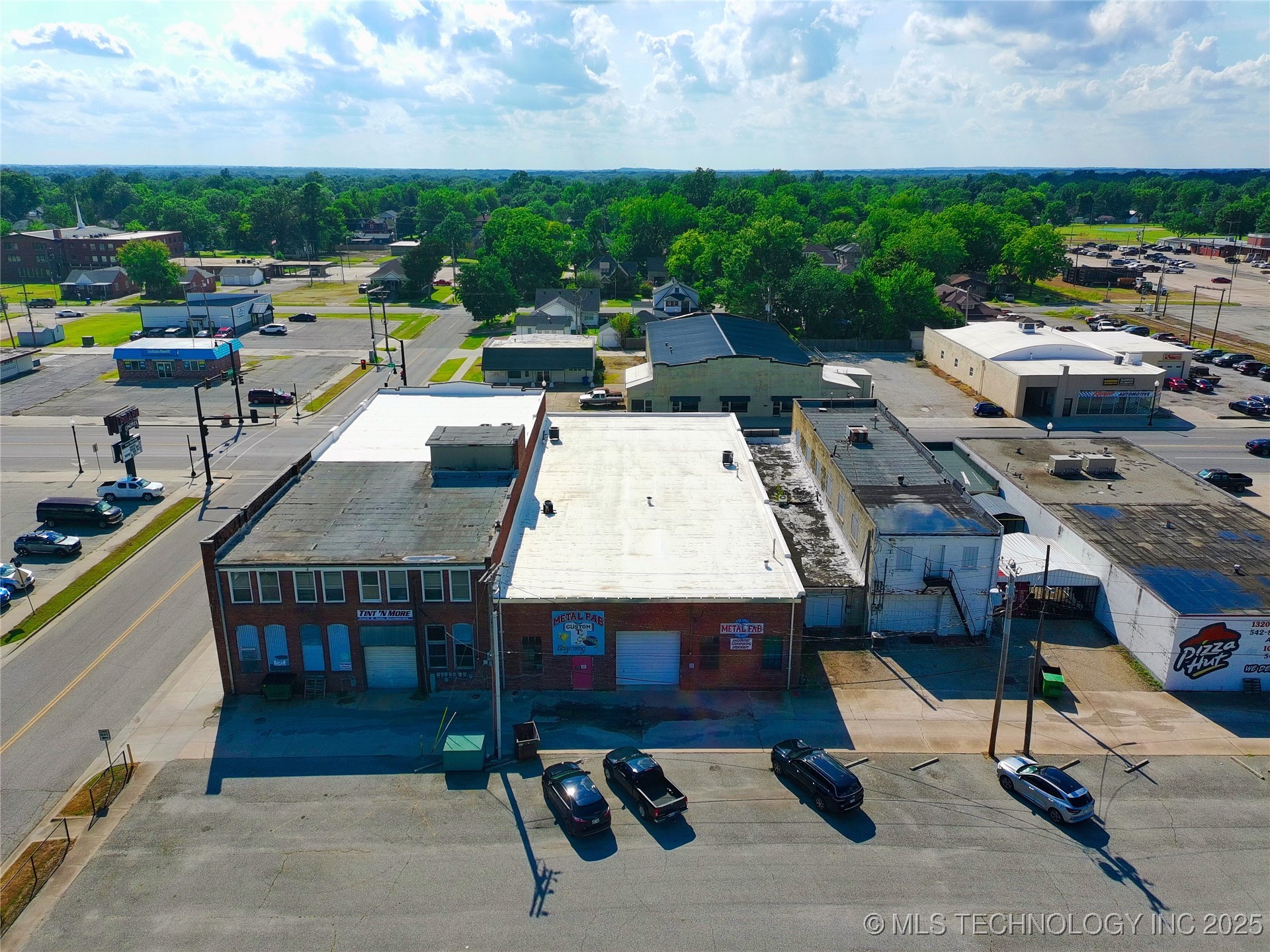 306 N Main Property Photo 4