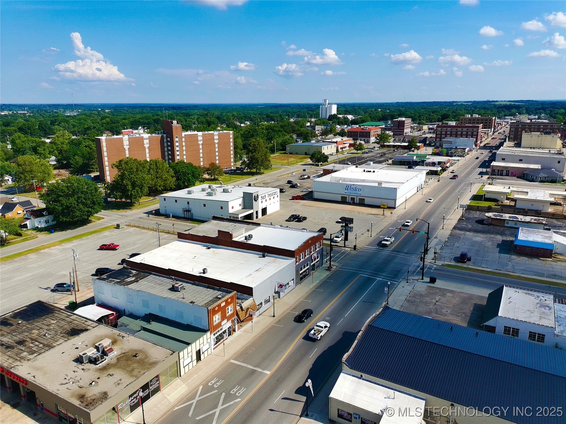 306 N Main Property Photo 7