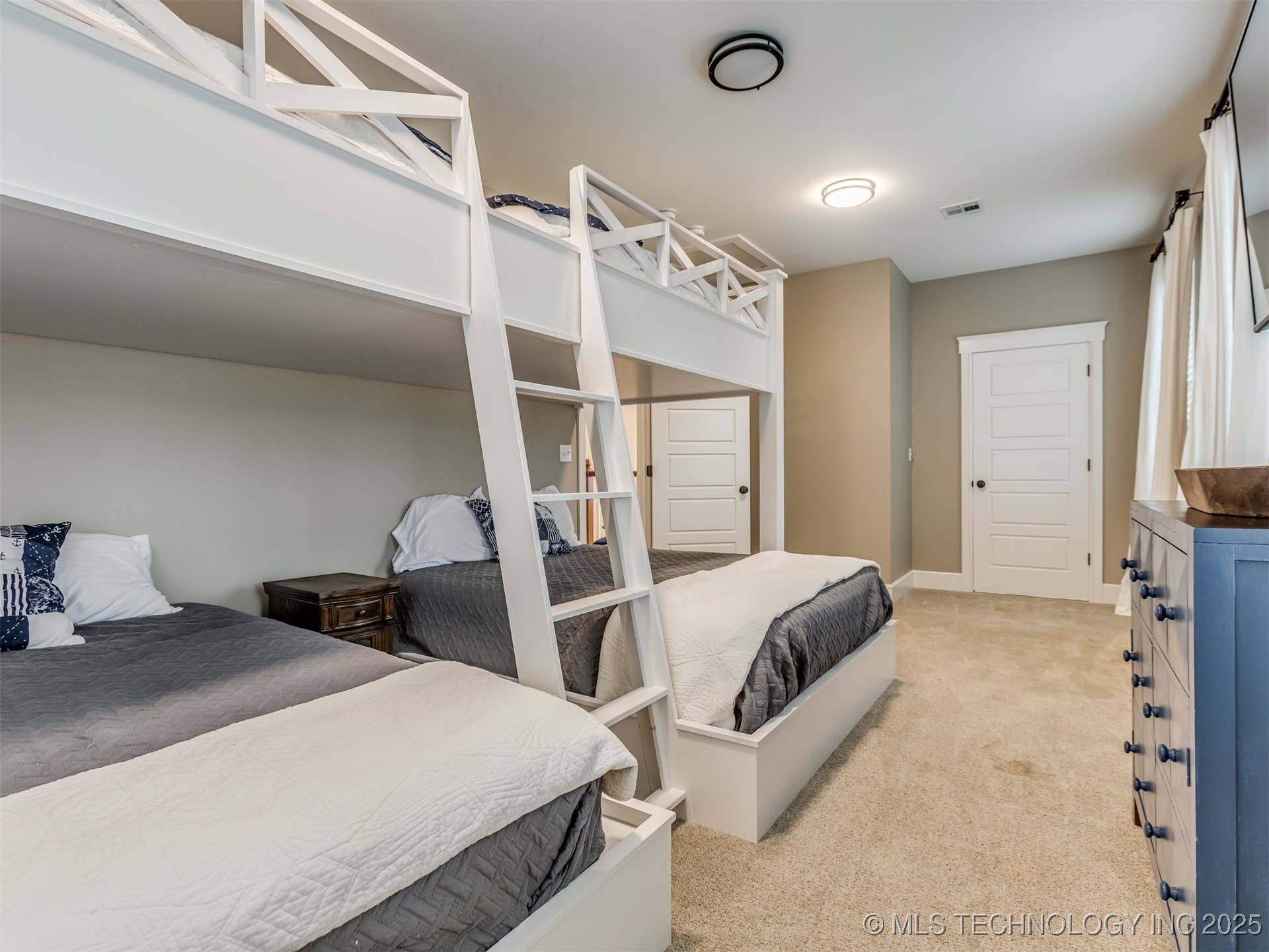 25 Boulevard Property Photo 38