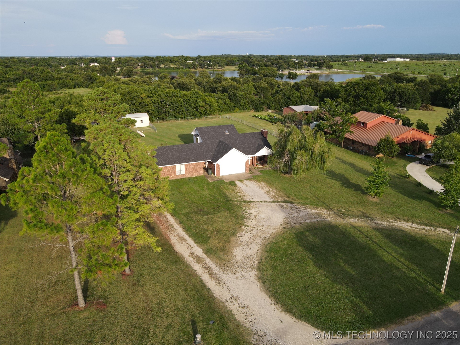 705 Shirley Property Photo 2