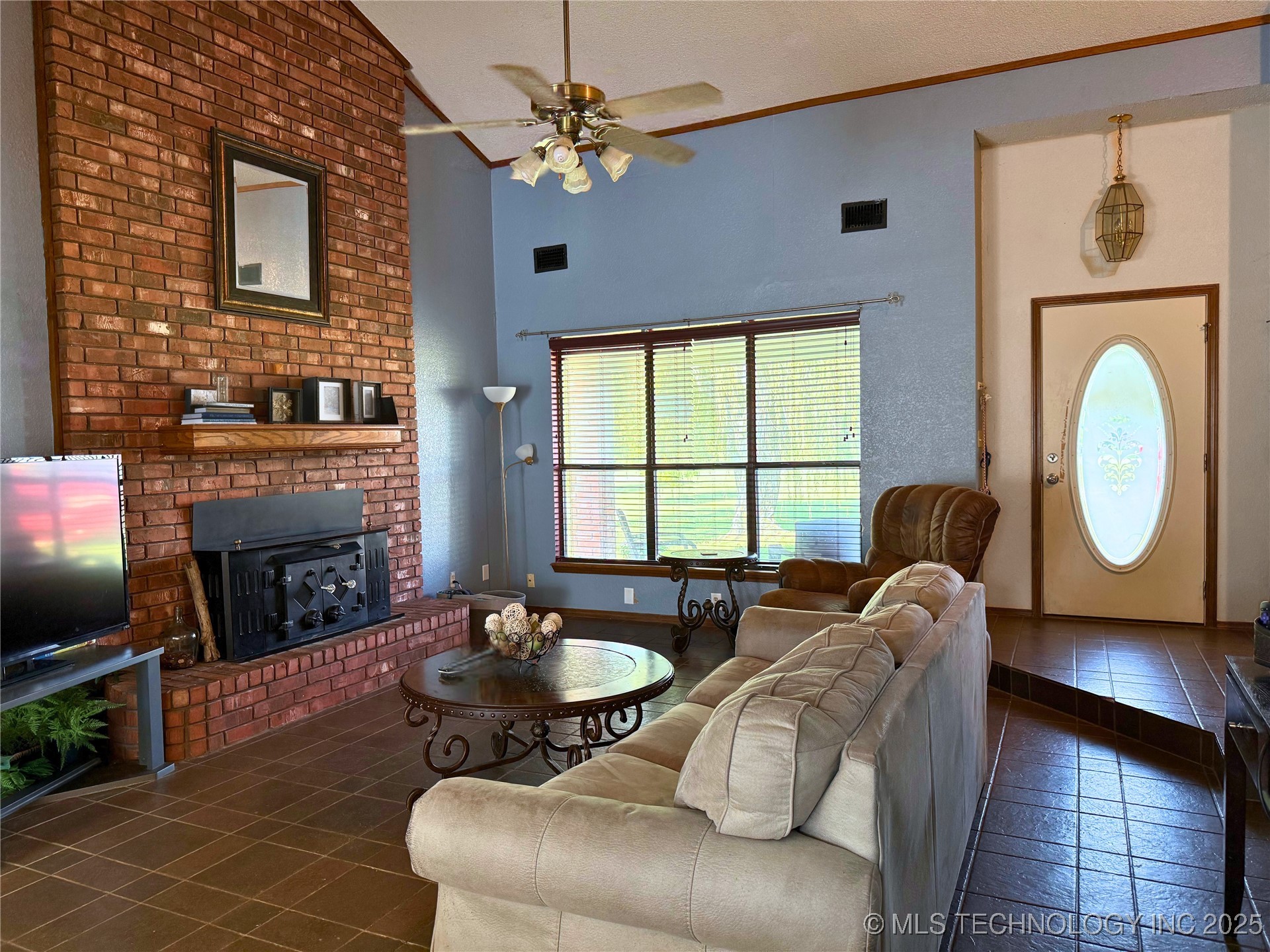 705 Shirley Property Photo 3