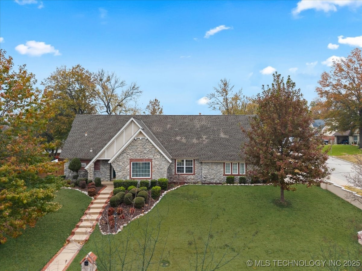 3633 E 70th Place Property Photo 4