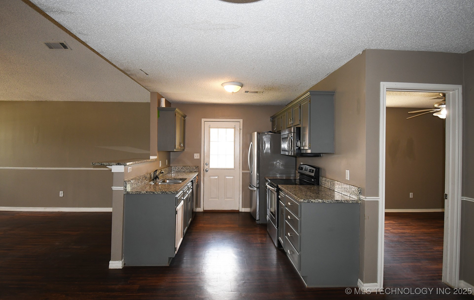 403 N Maple Property Photo 5