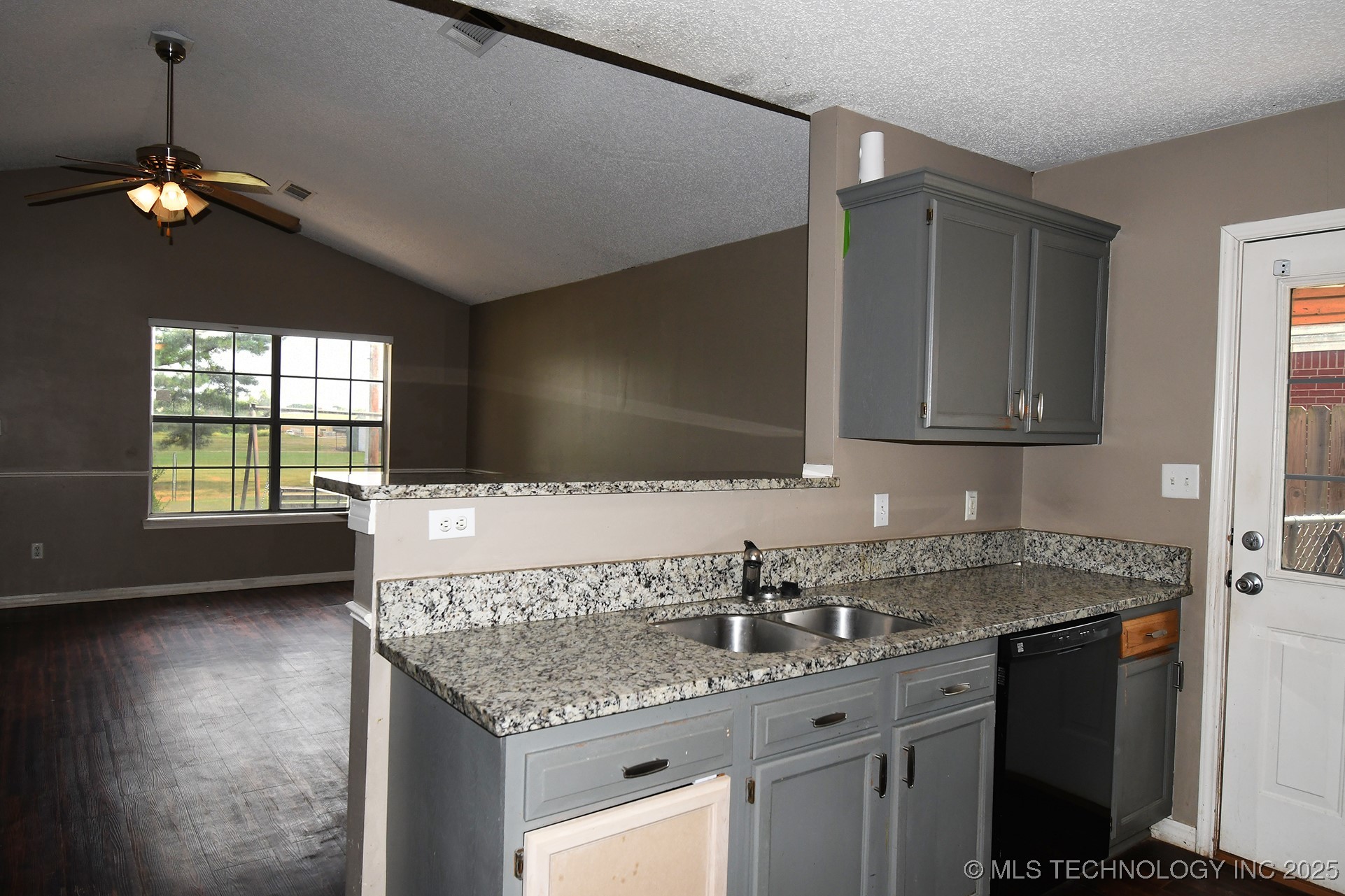 403 N Maple Property Photo 6