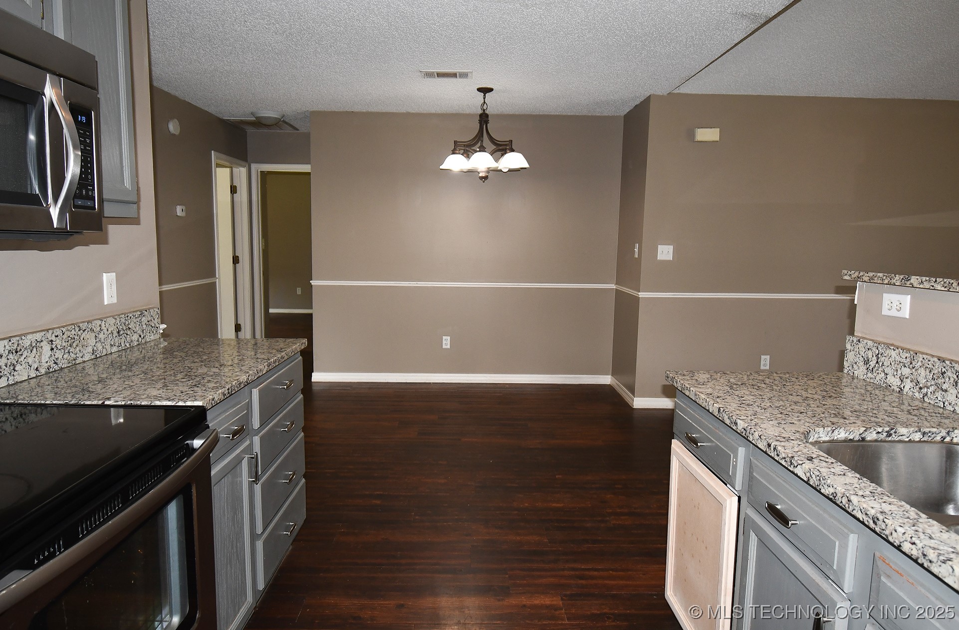 403 N Maple Property Photo 7