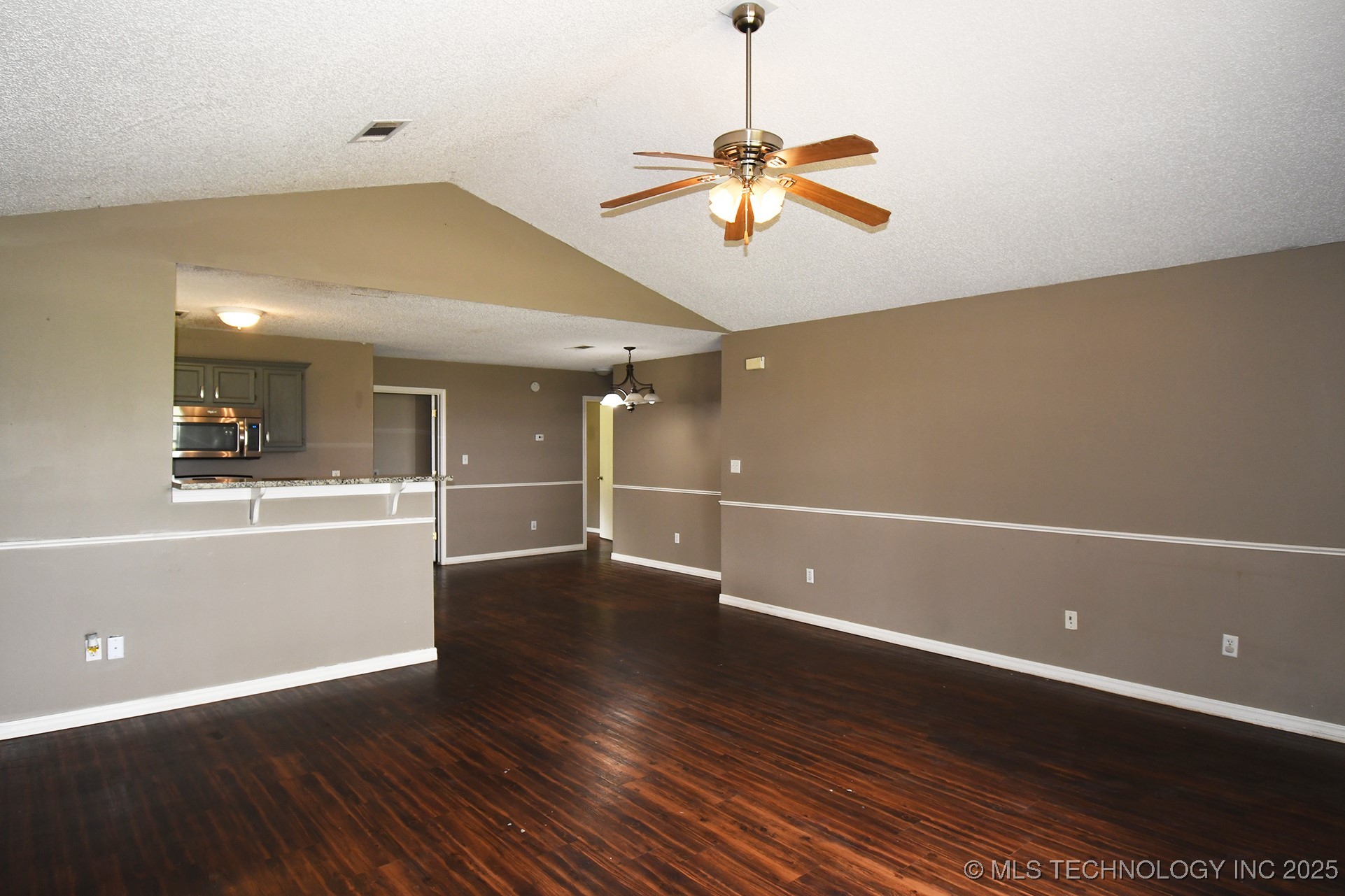 403 N Maple Property Photo 8