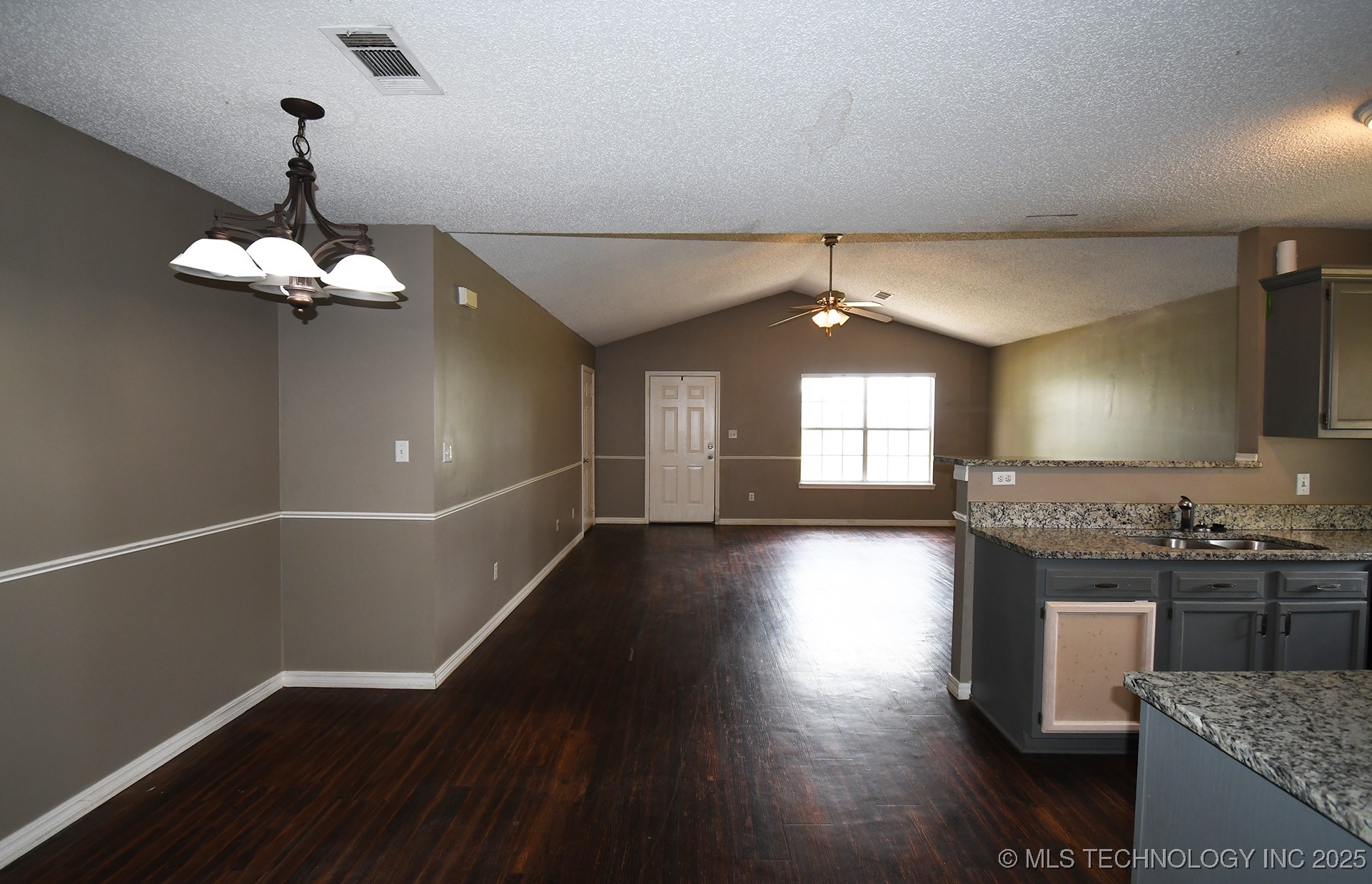 403 N Maple Property Photo 10