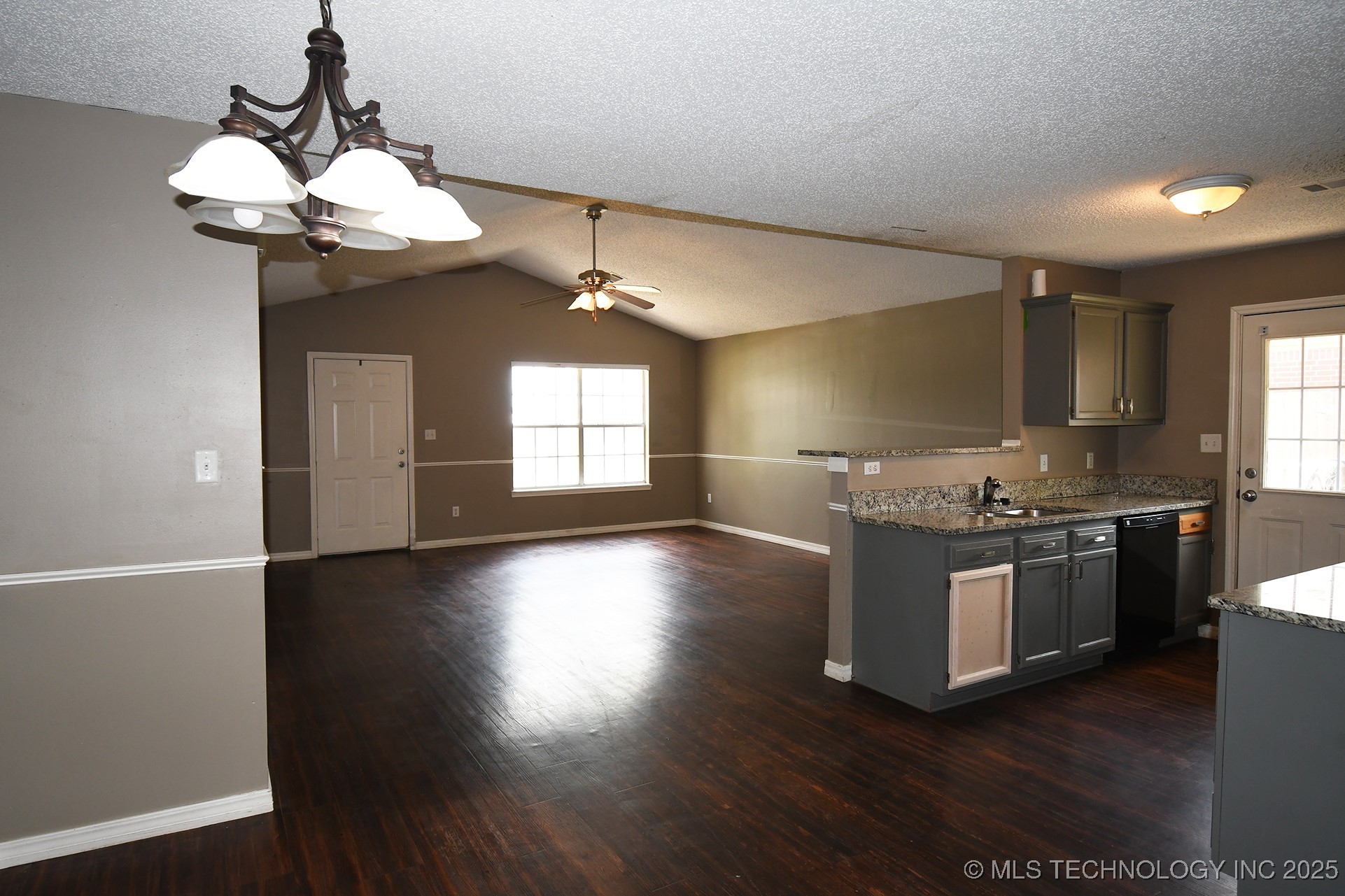 403 N Maple Property Photo 12