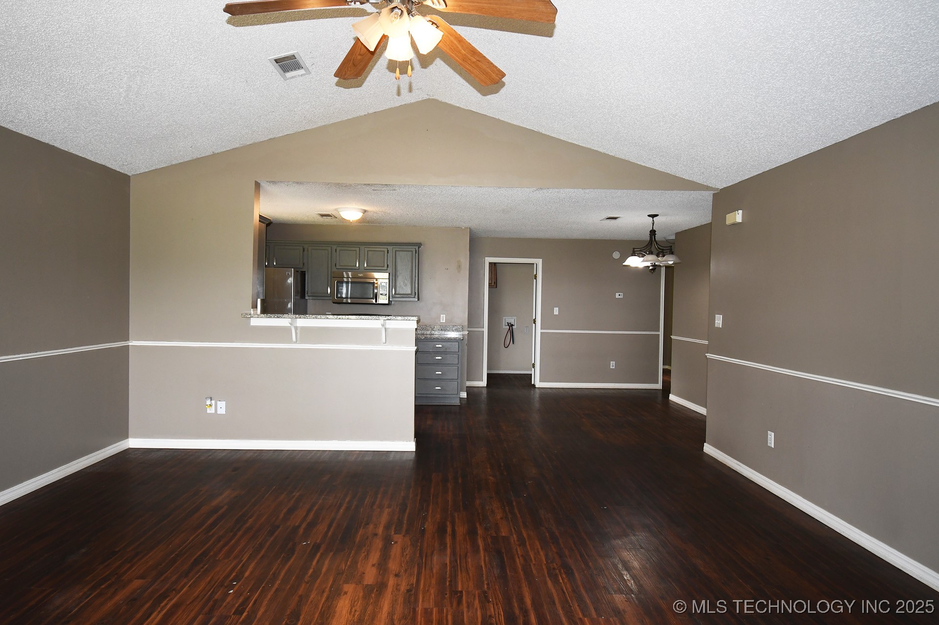 403 N Maple Property Photo 16