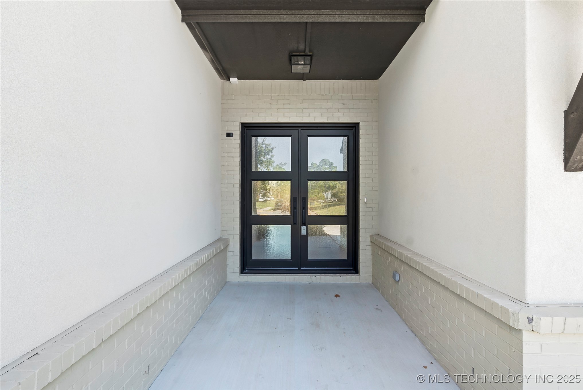 4641 S Detroit Avenue Property Photo 3