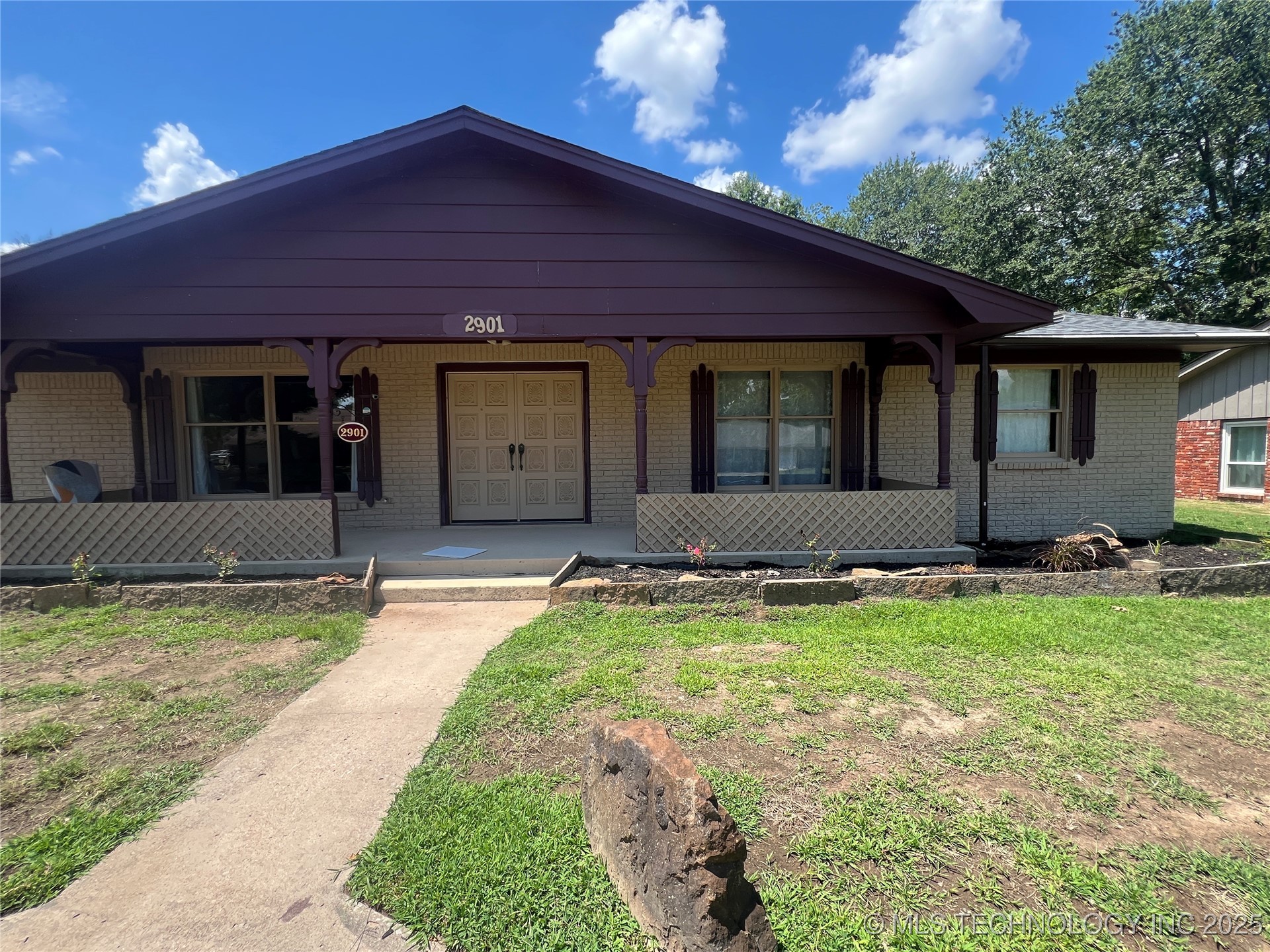 2901 Robin Property Photo 2