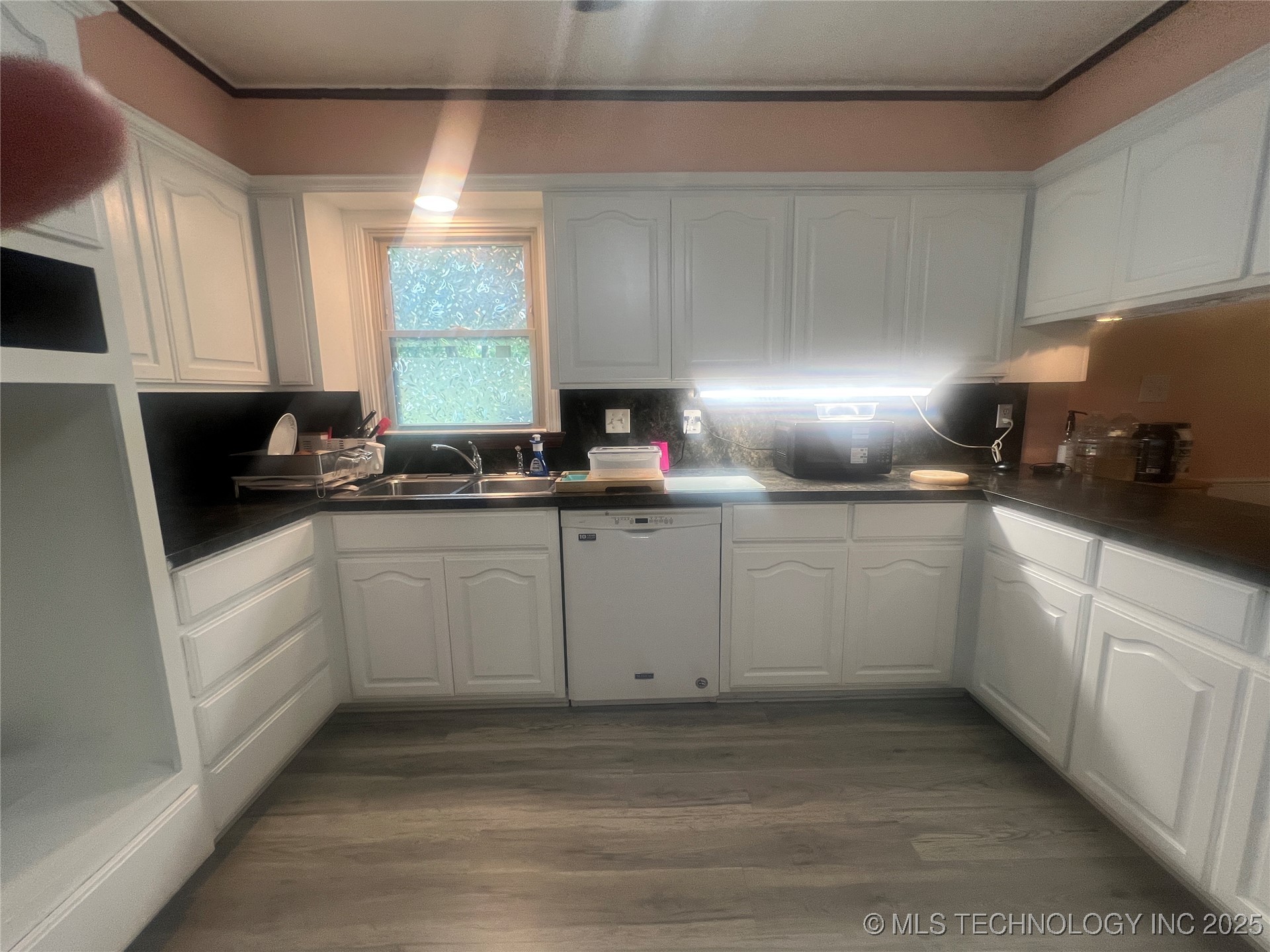 2901 Robin Property Photo 8