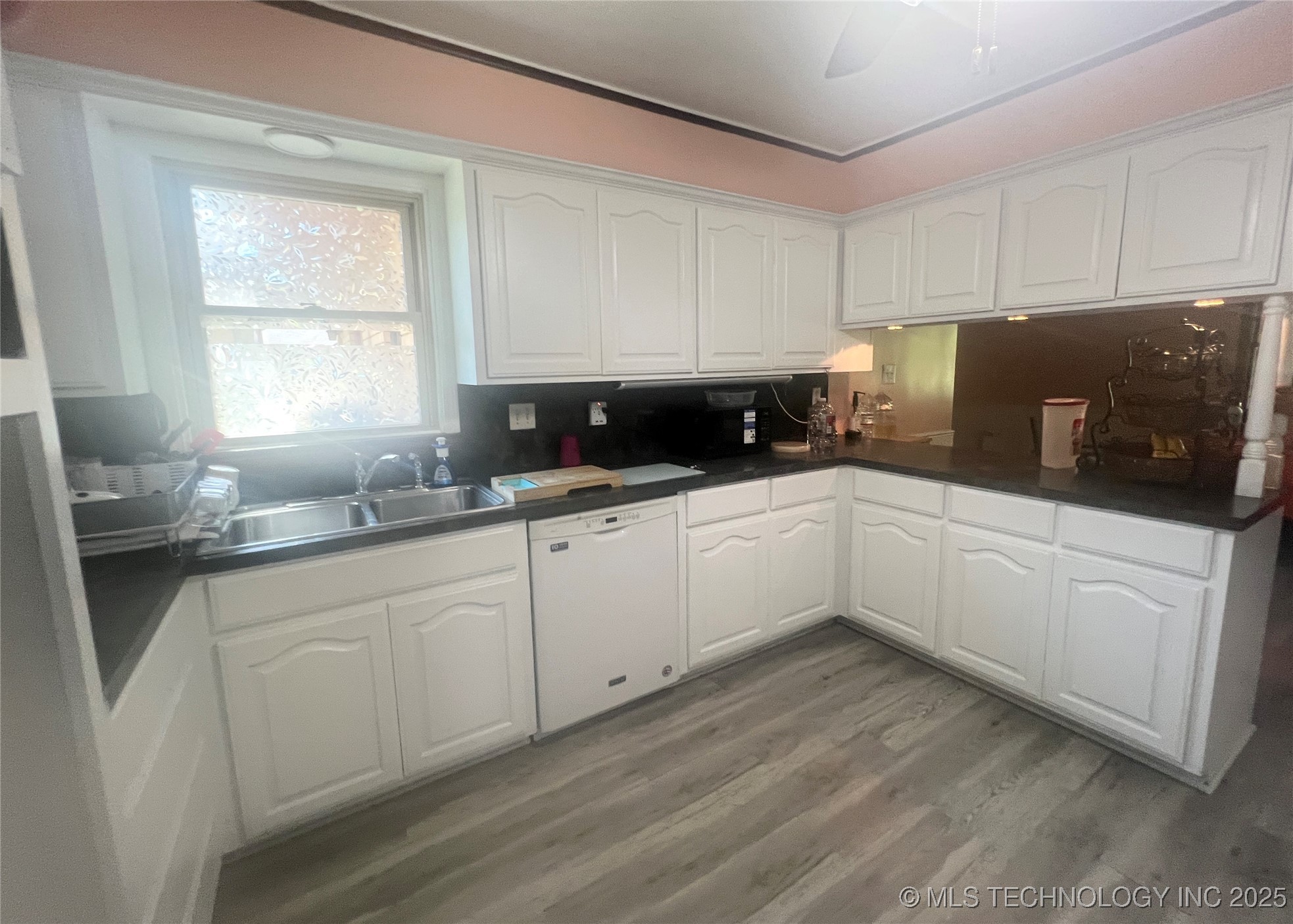 2901 Robin Property Photo 11