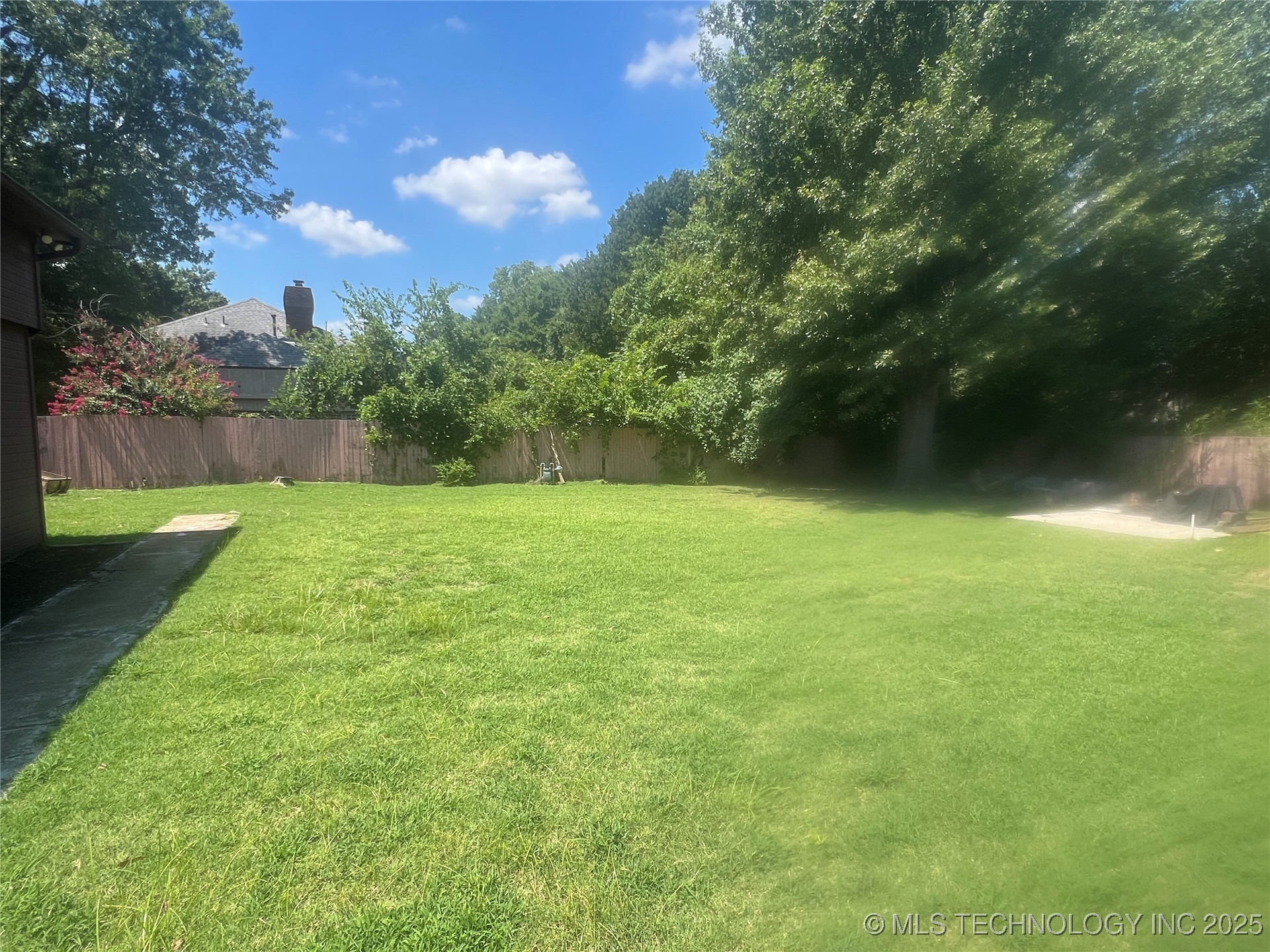 2901 Robin Property Photo 32