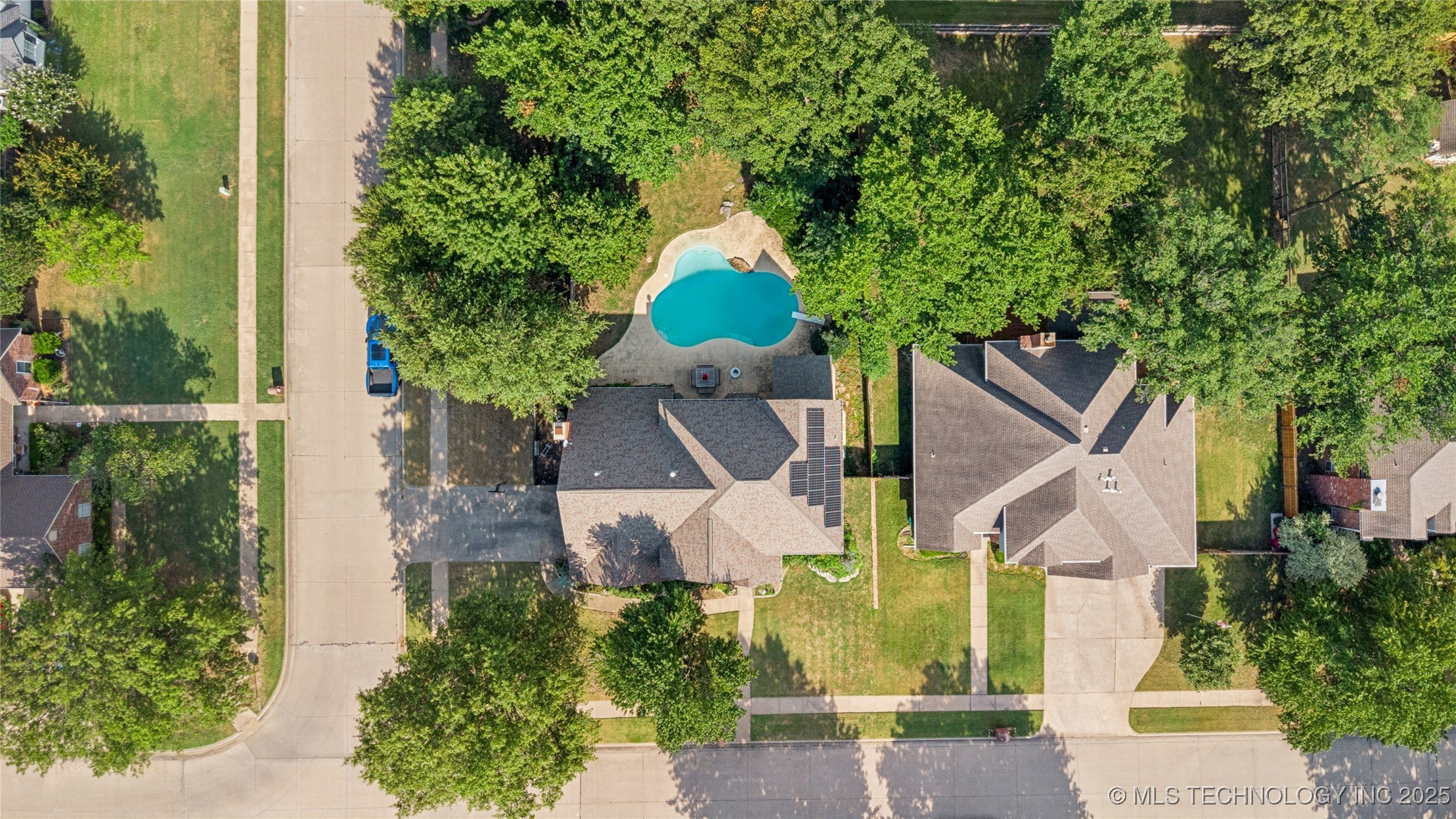 9225 N 133rd Avenue Property Photo 3