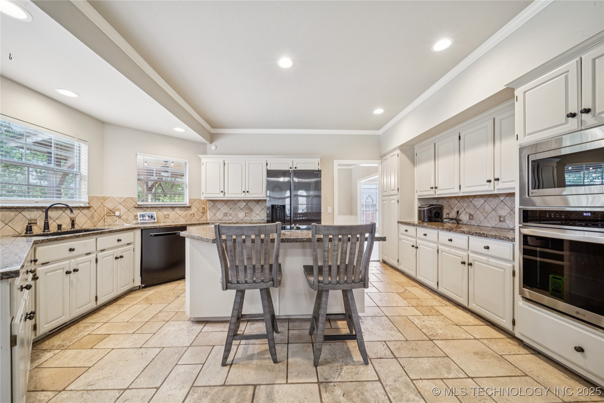 9225 N 133rd Avenue Property Photo 5