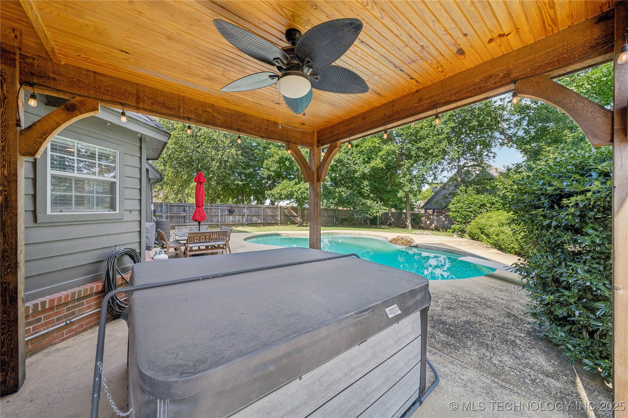 9225 N 133rd Avenue Property Photo 41