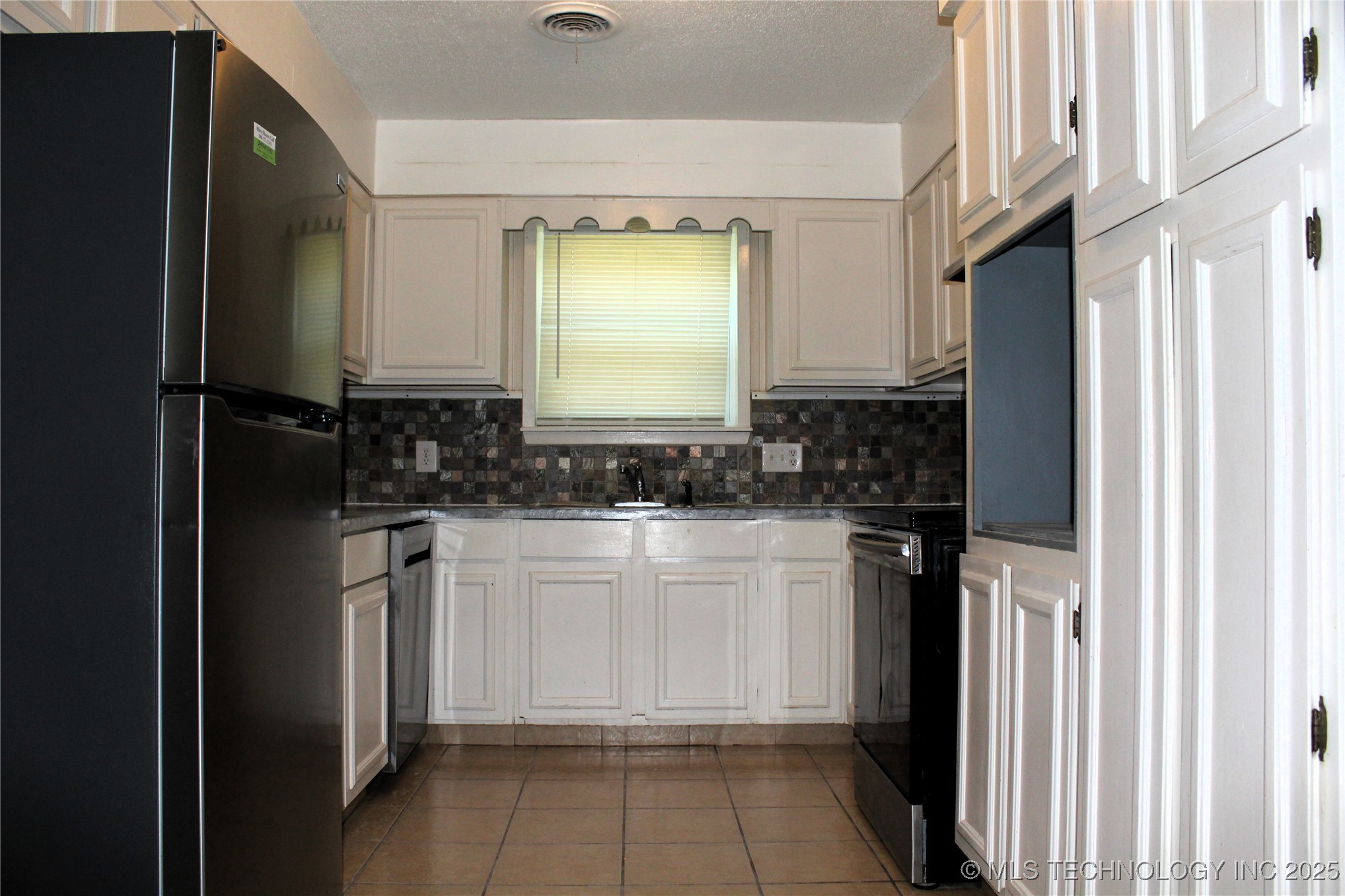 1512 N 10th Avenue Property Photo 17