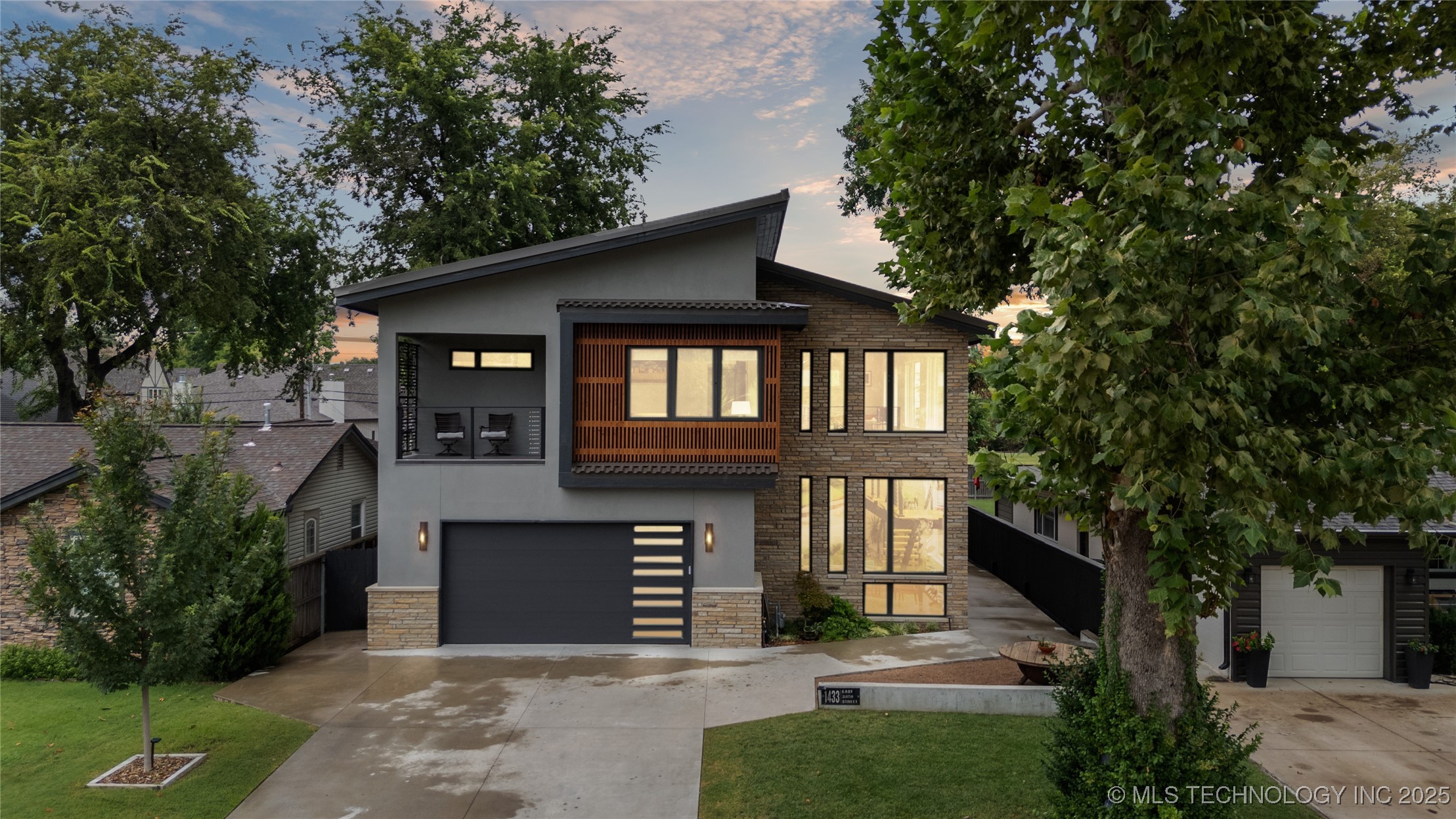 1433 E 38th Street Property Photo 1