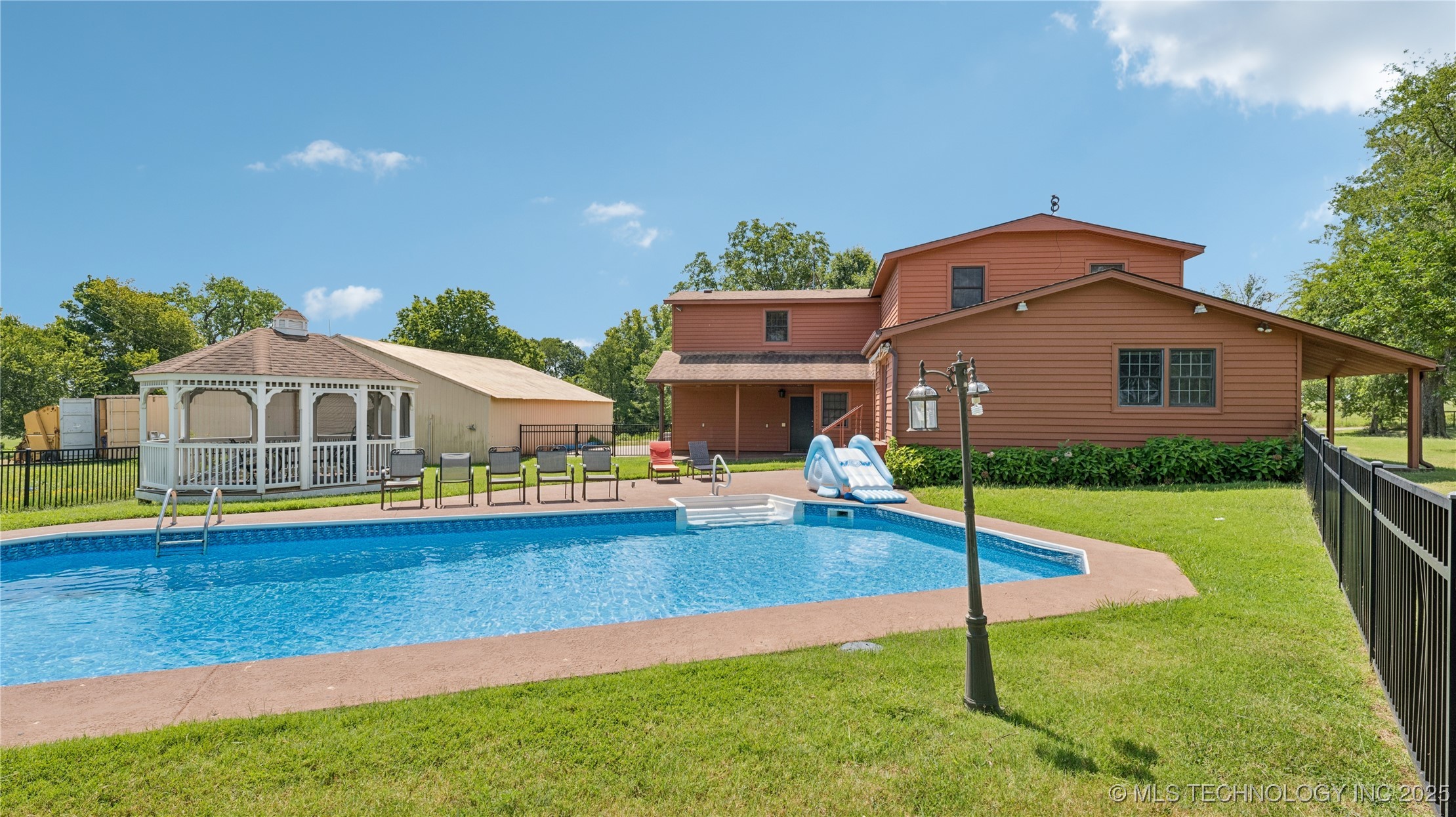 23611 E 300 Road Property Photo 2