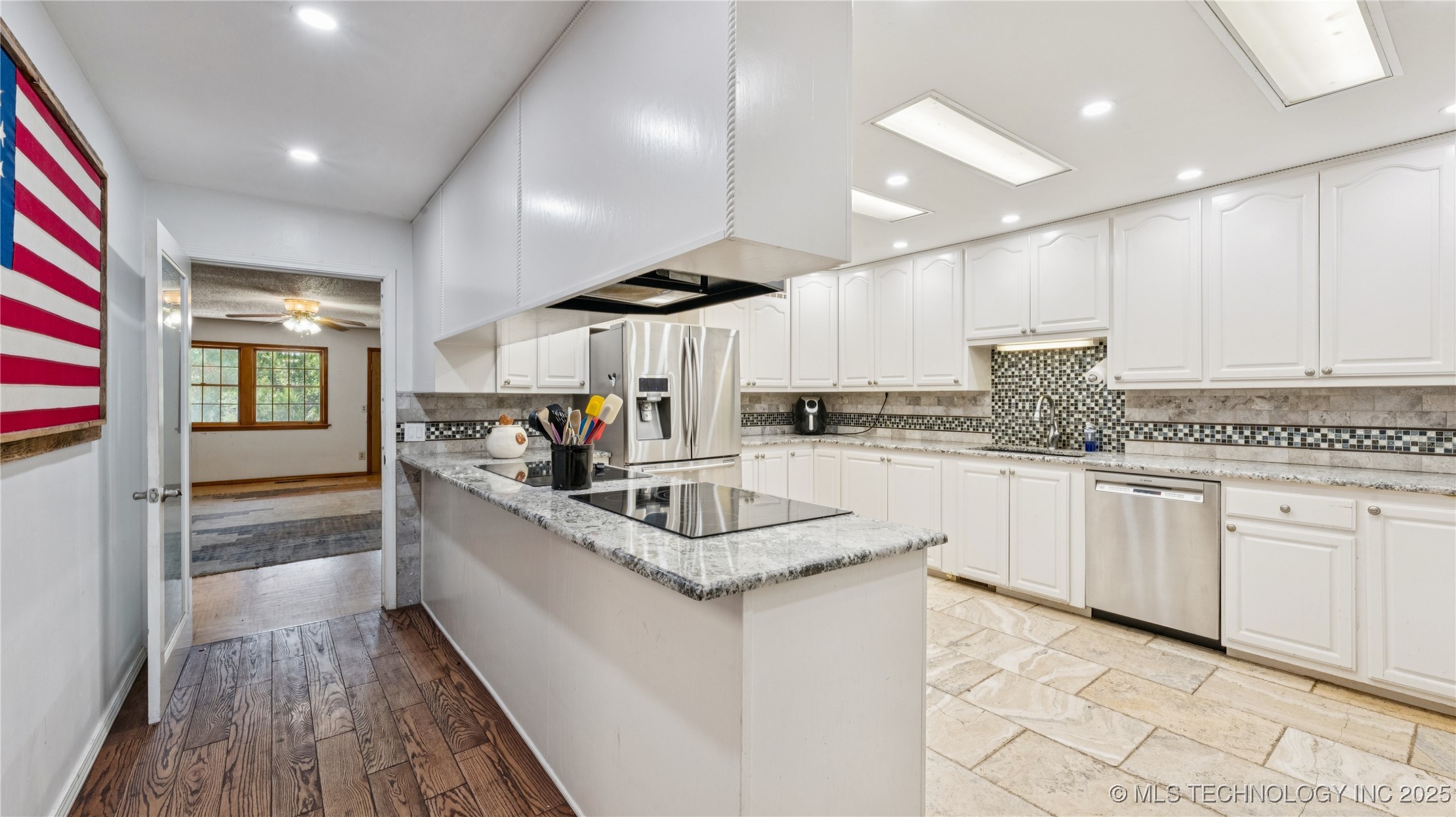 23611 E 300 Road Property Photo 3