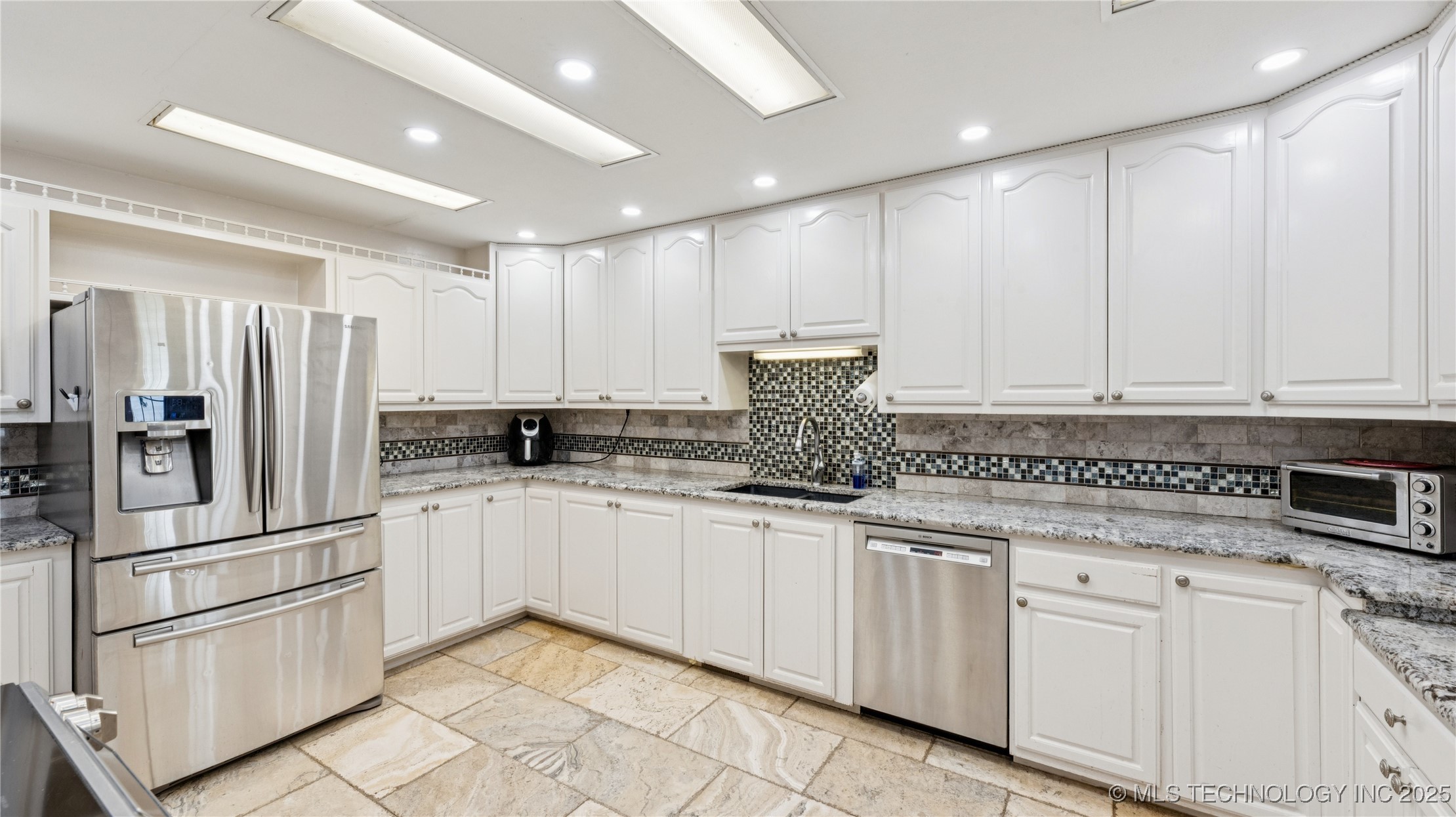 23611 E 300 Road Property Photo 7