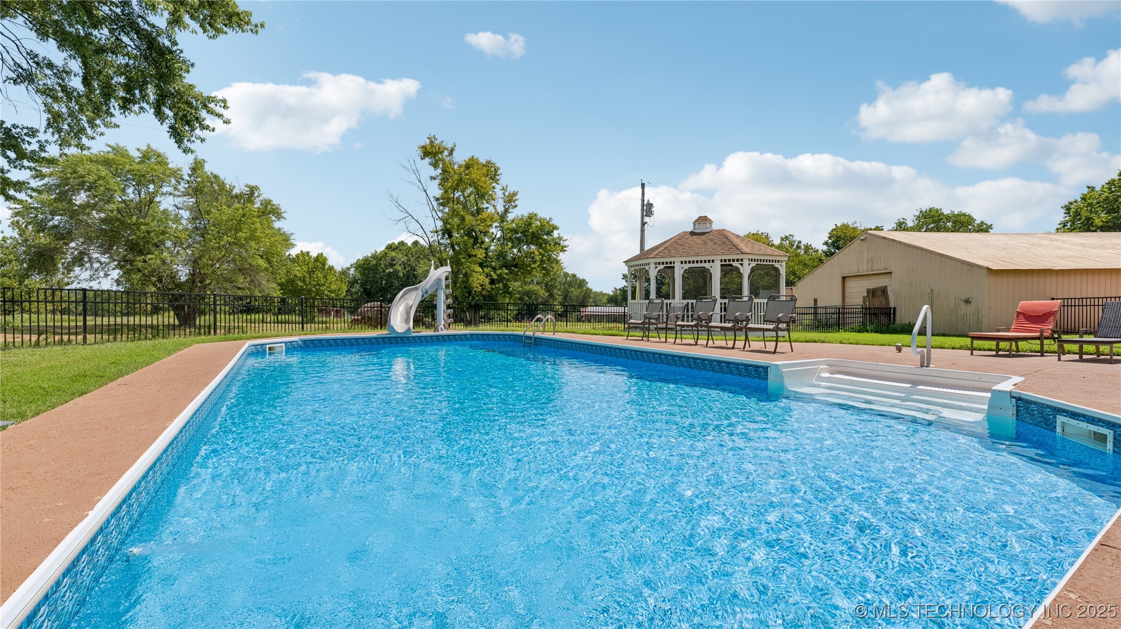 23611 E 300 Road Property Photo 16