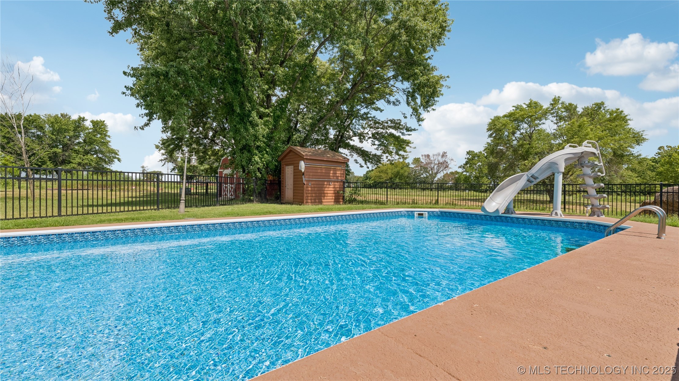 23611 E 300 Road Property Photo 20