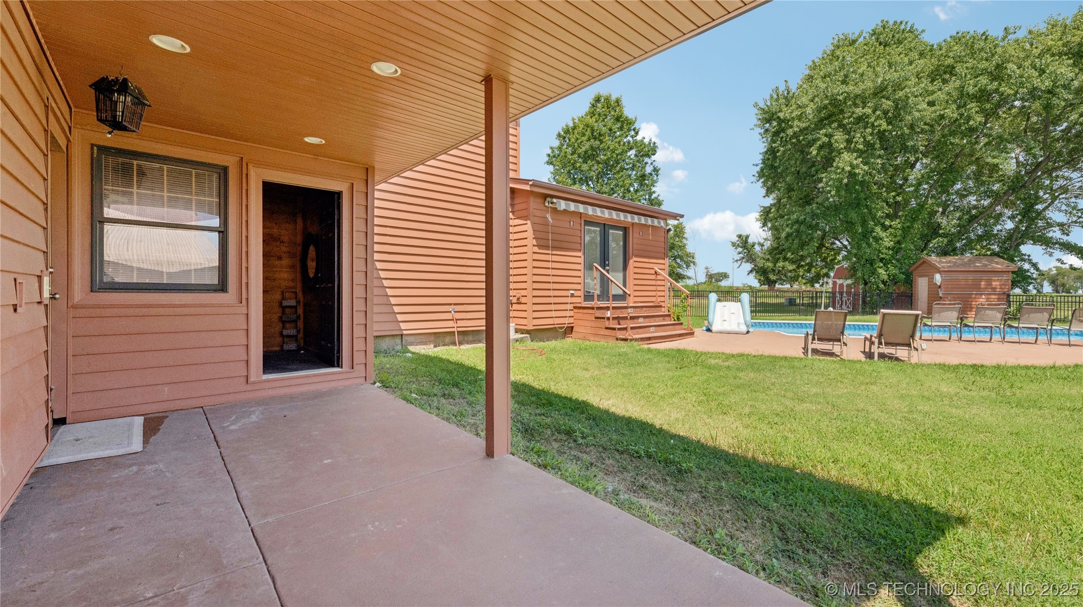 23611 E 300 Road Property Photo 22