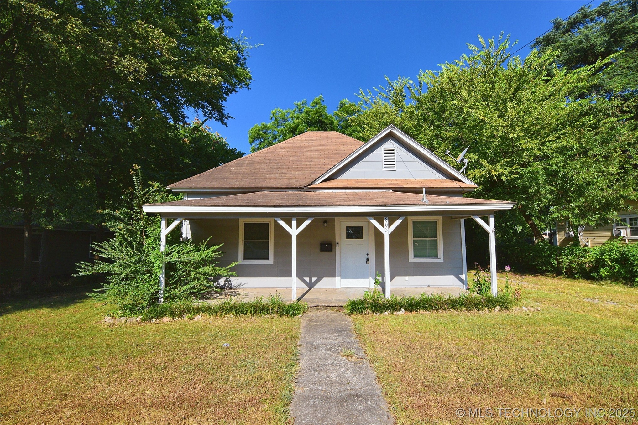 802 S College Avenue Property Photo 1