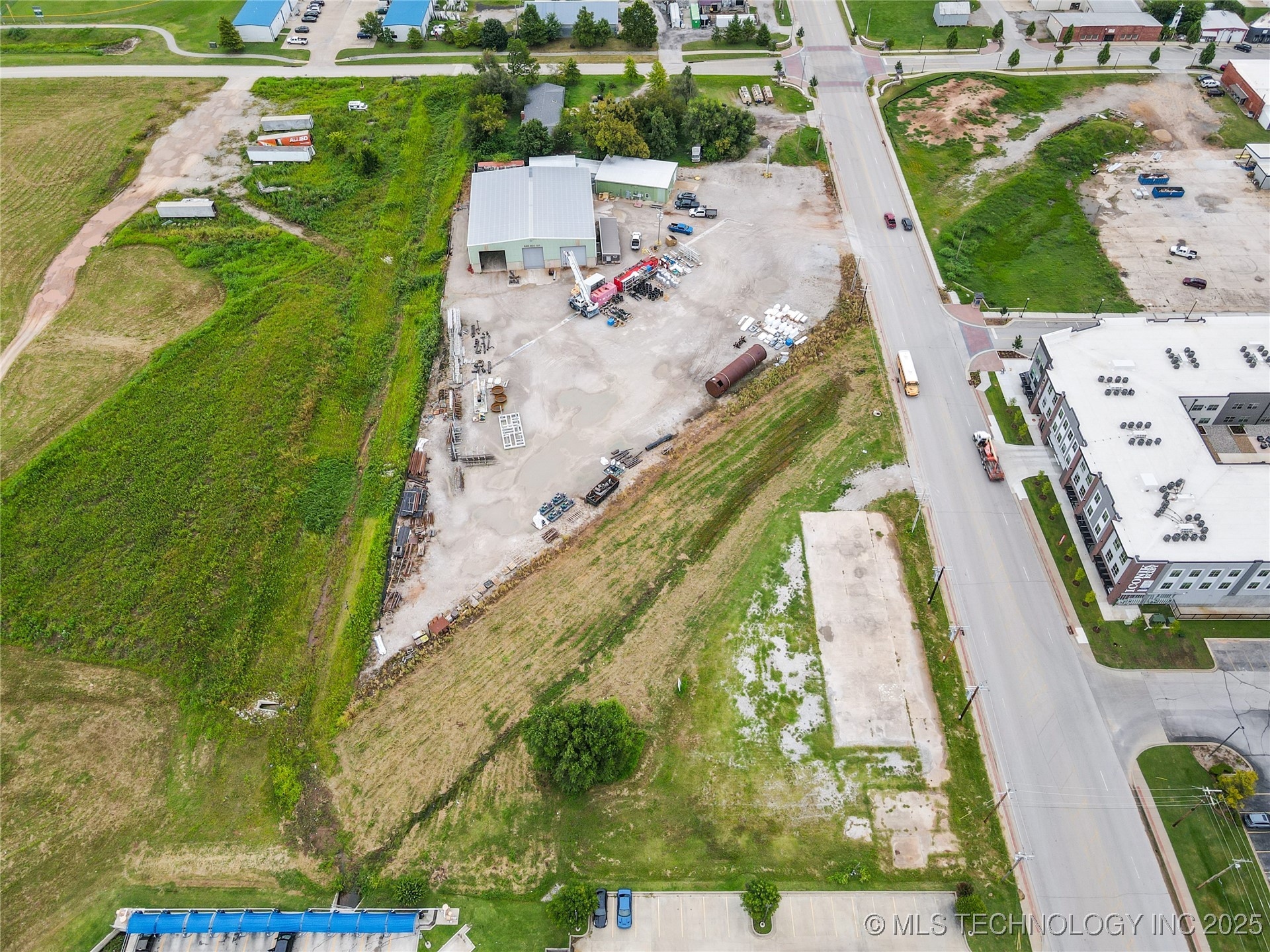 151 S E Avenue Property Photo 1